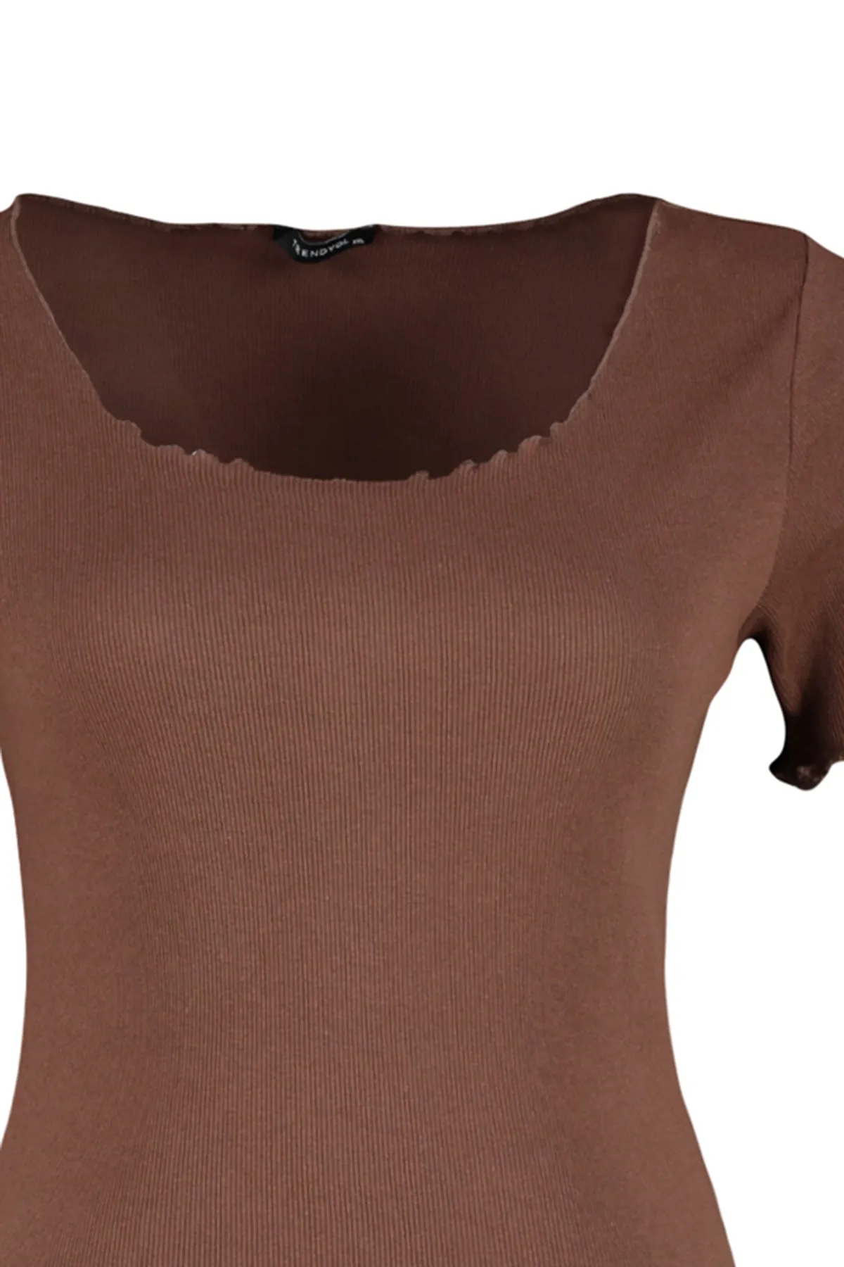 Trendyol Curve  Braunes, schnurgebundenes Strick-T-Shirt mit U-Ausschnitt TBBSS23BF00010