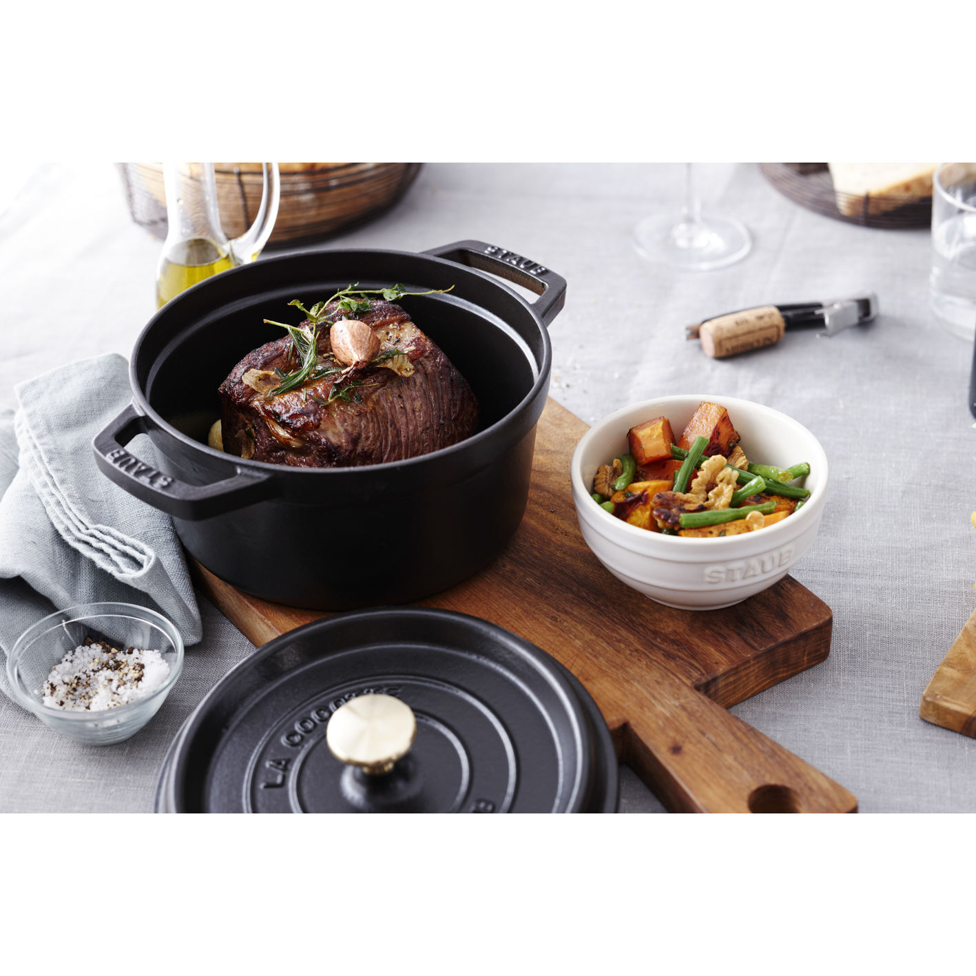 Cocotte tief 24 cm, rund, Schwarz, Gusseisen