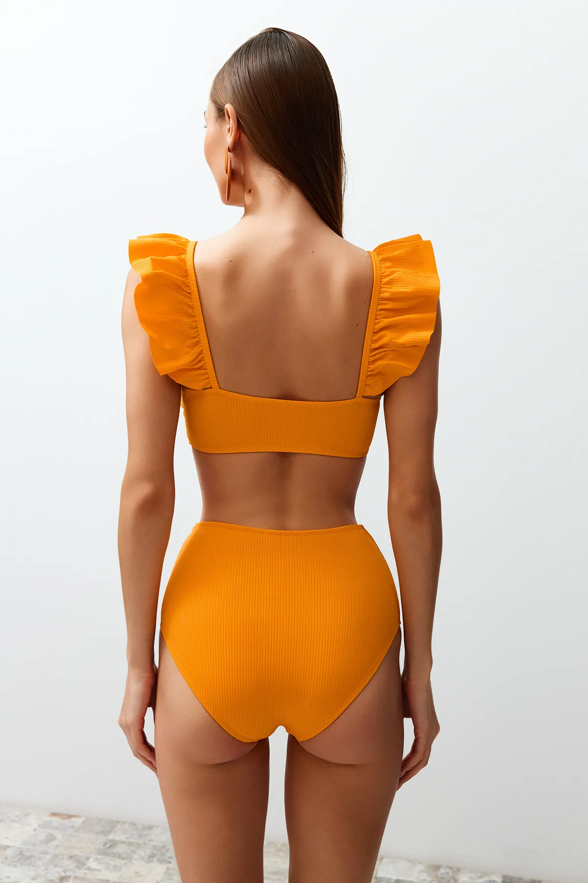 Trendyol Collection  Orangefarbenes Bralet-Rüschen-strukturiertes Hipster-Bikini-Set mit hoher Taille TBESS22BT0049