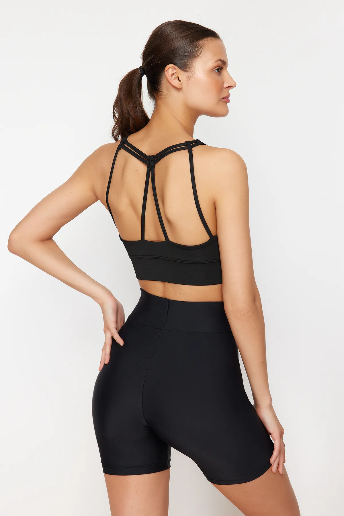 Trendyol Collection  Schwarzer gestrickter Sport-BH mit 3 verschiedenen Einsatzmöglichkeiten – Stützung und Formgebung, Seilträger auf der Rückseite THMSS24SS00031