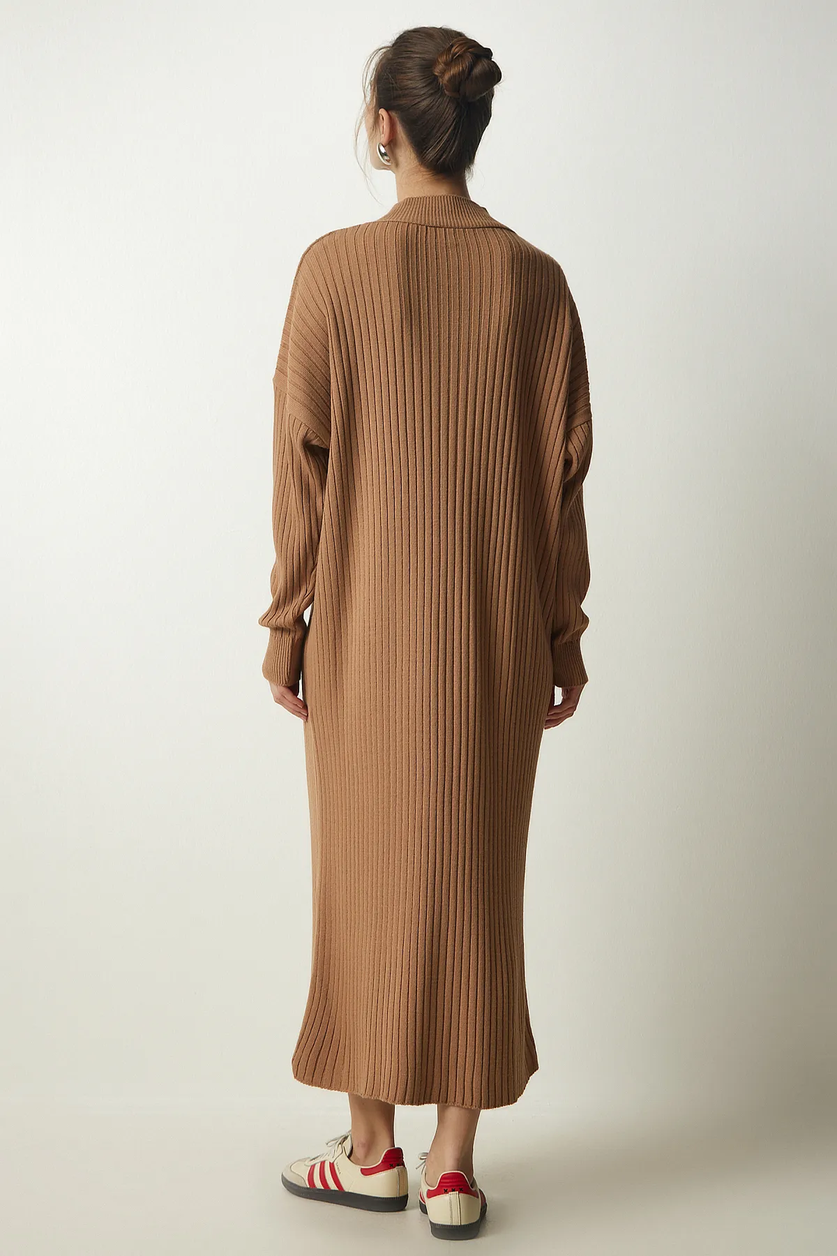Happiness İstanbul  Biscuit geripptes Oversize-Strickkleid für Damen DD01251