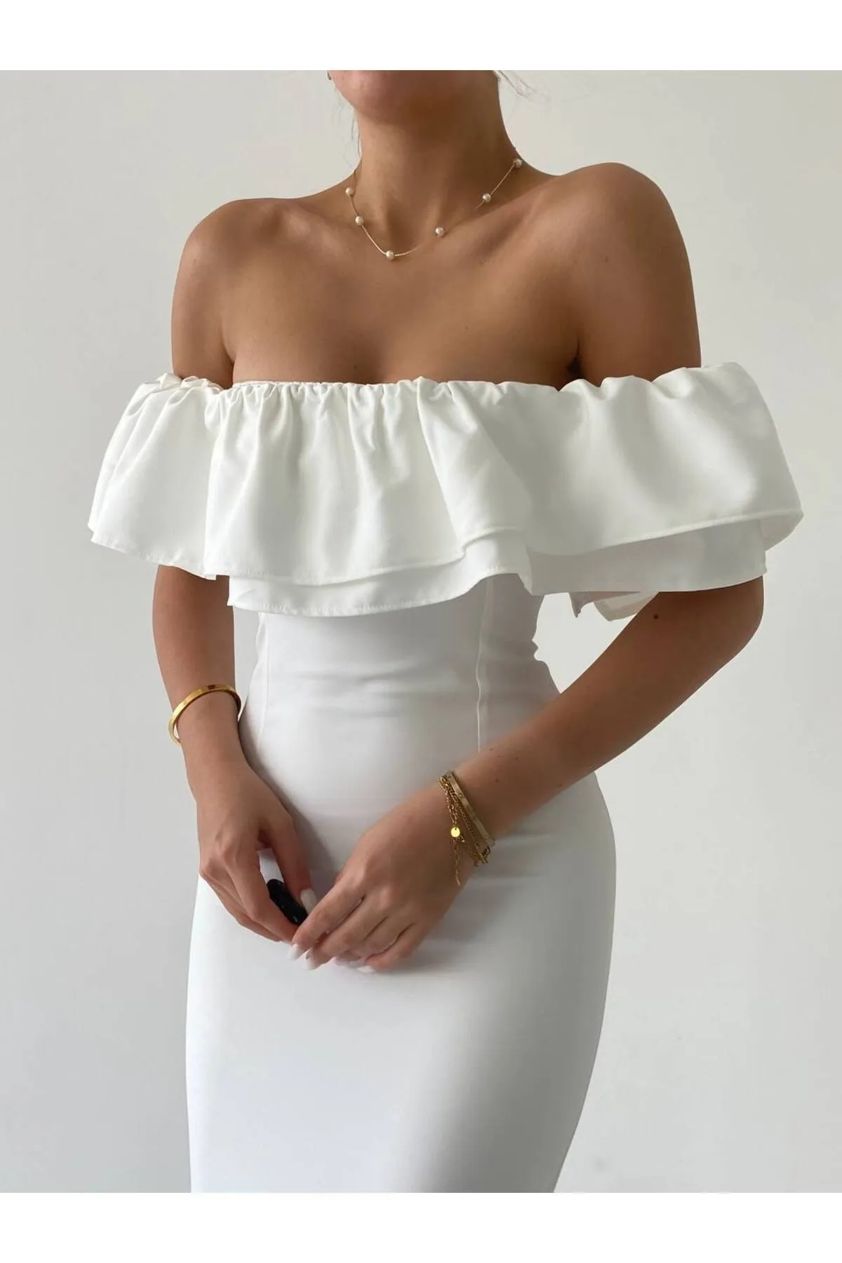SONREİR  Trägerloses, schulterfreies Midikleid mit Rüschen