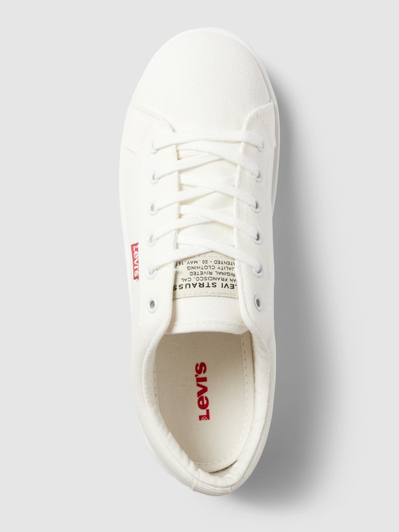 Sneaker mit kontrastivem Label-Detail in weiß