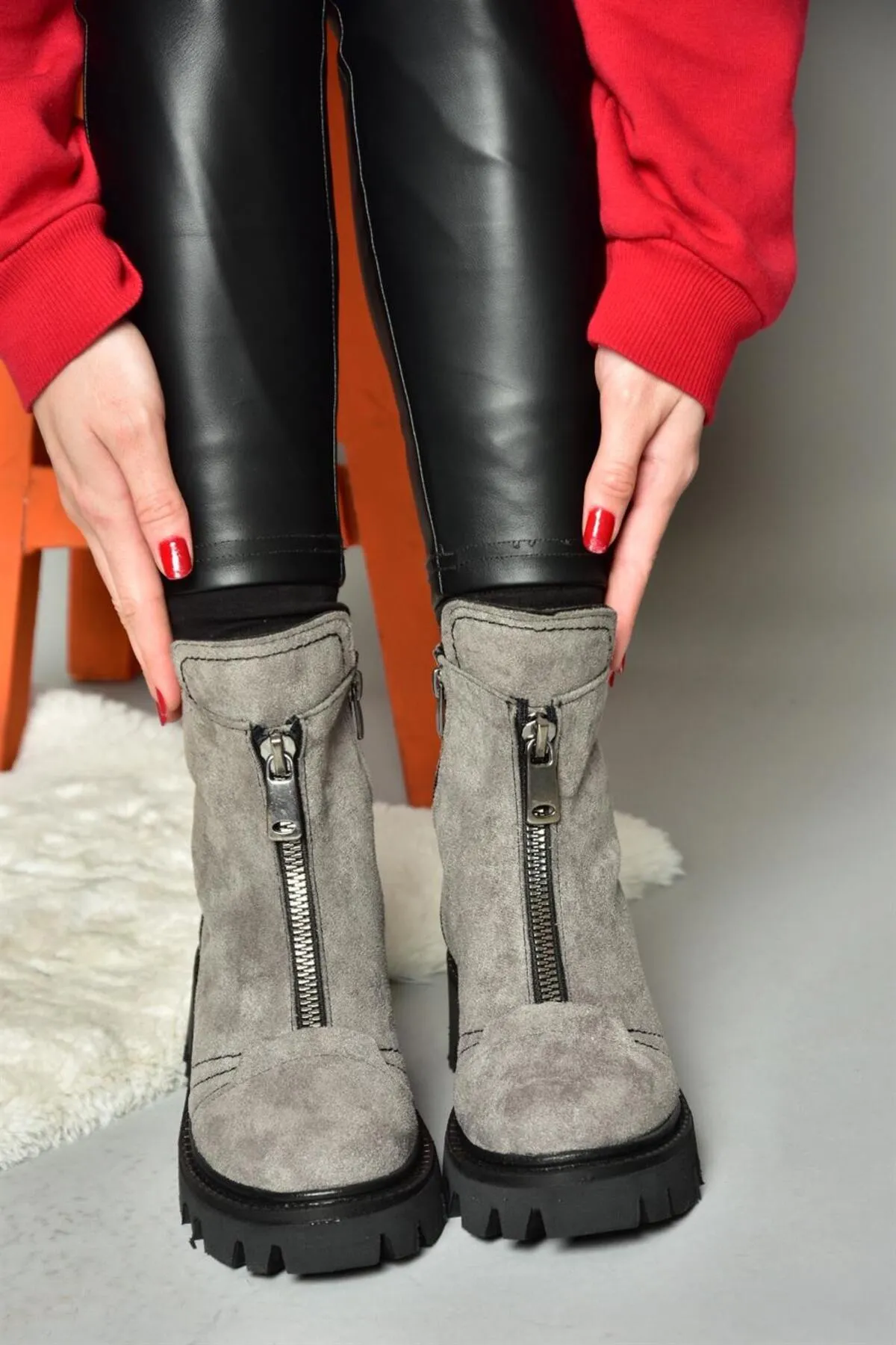 Fox Shoes  Graue Damenstiefel aus Wildleder mit dicken Sohlen