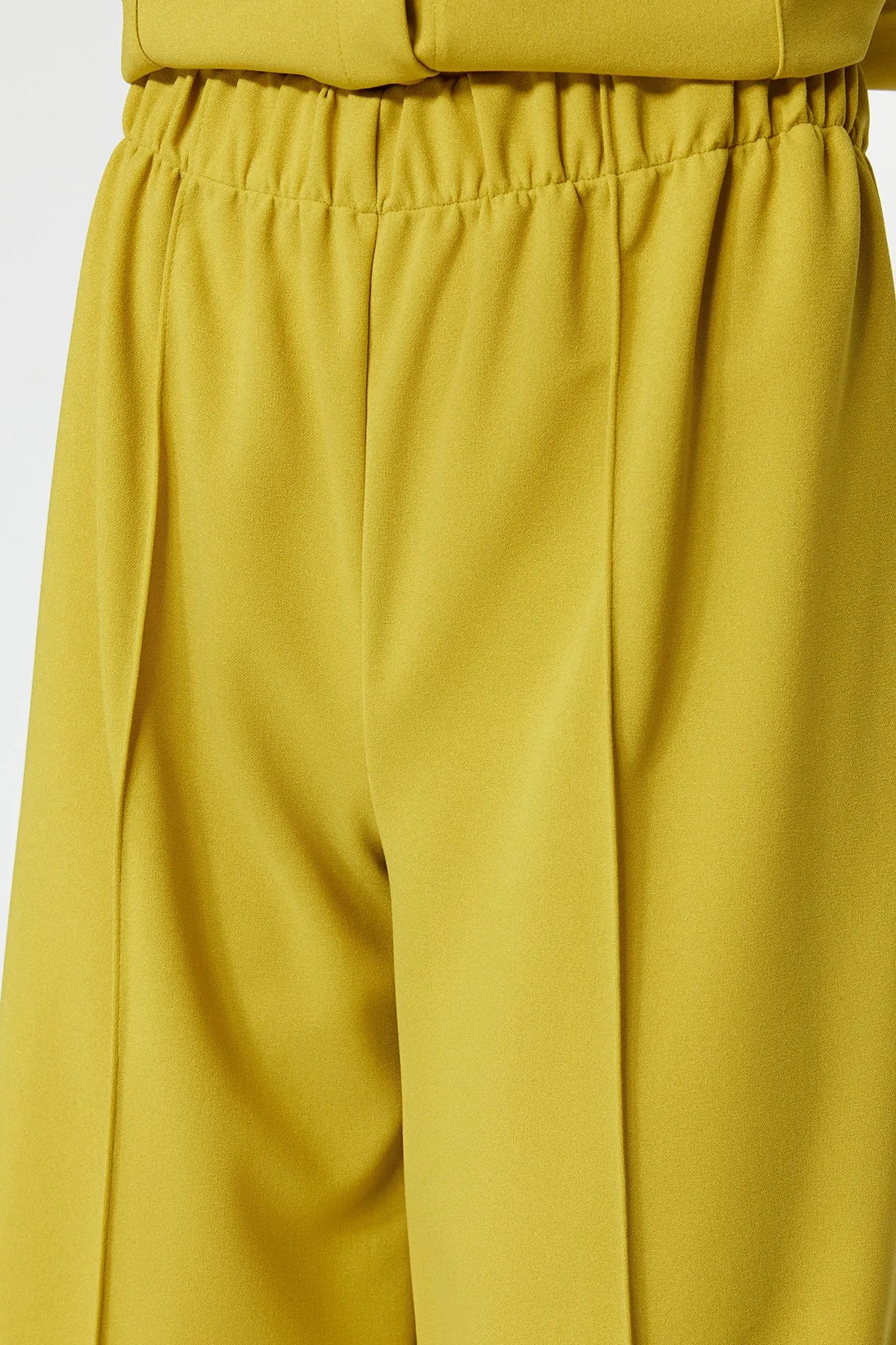 Trendyol Modest  Senfgelbes Hemd-Hosen-Set aus gewebtem Krepp TCTSS23US00060