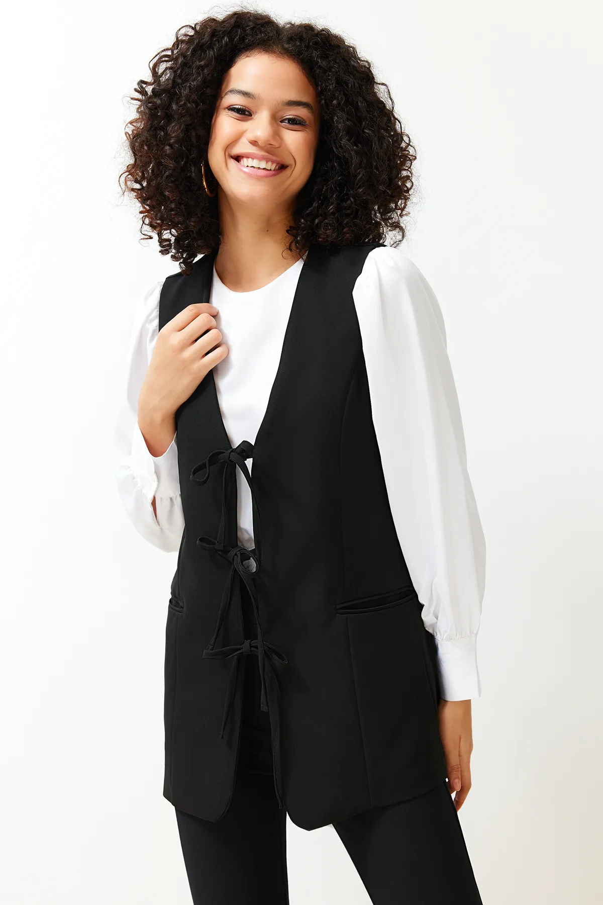 Trendyol Modest  Schwarze gewebte Weste mit Bindeverschluss vorne TCTSS24YL00003