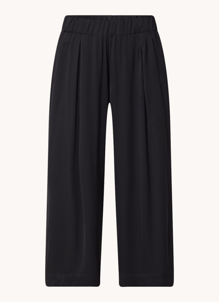 Pantaloni scurți Sessùn Isla din satin, cu talie medie și croi larg.