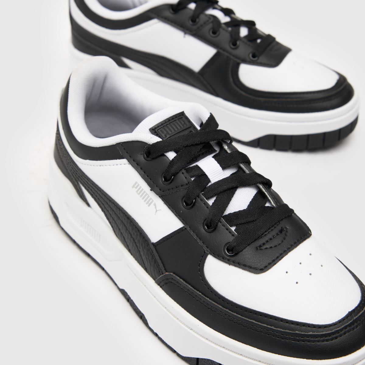 PUMA Cali Dream-sneakers i svart och vitt