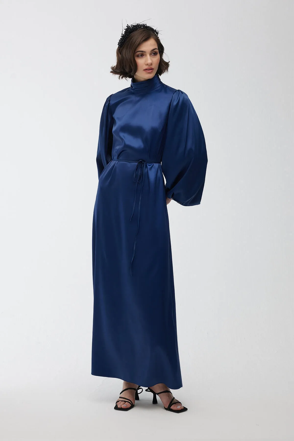 Manuka  ABENDKLEID AUS SATIN MIT BALLONÄRMELN MARINEBLAU