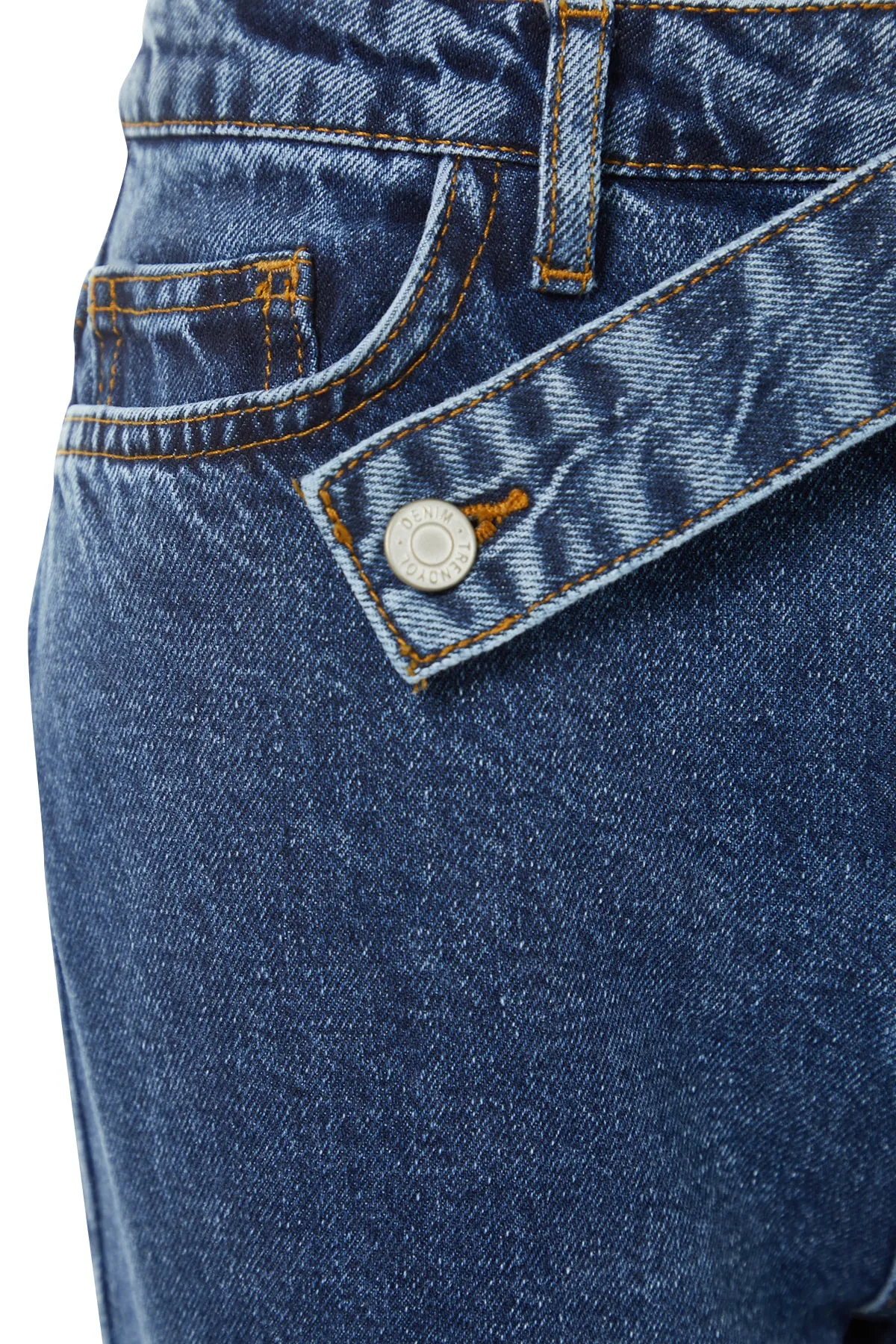 Trendyol Collection  Mom-Jeans mit hoher Taille und marineblauem Taillendetail