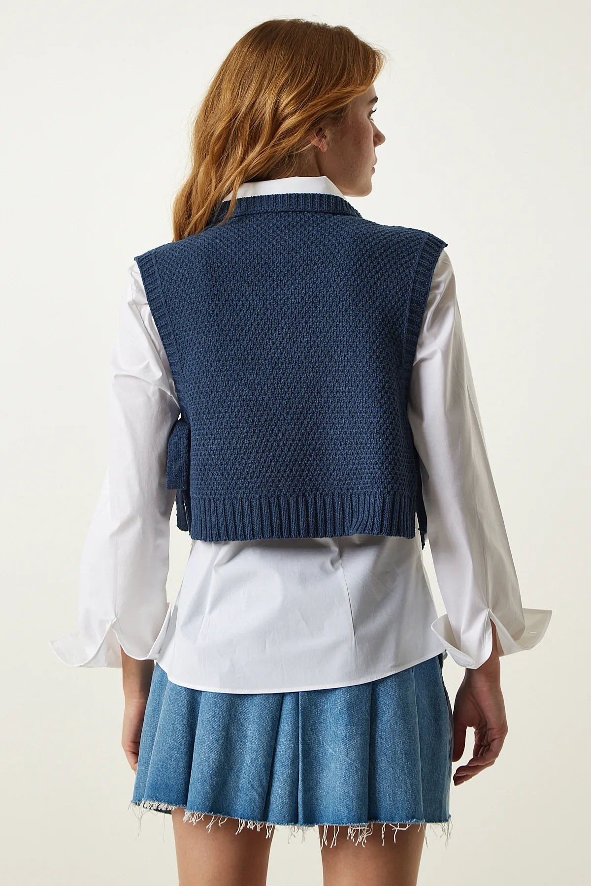 Happiness İstanbul  Damen Cropped-Strick-Wildleder mit Motiv zum Binden in Marineblau MW00131