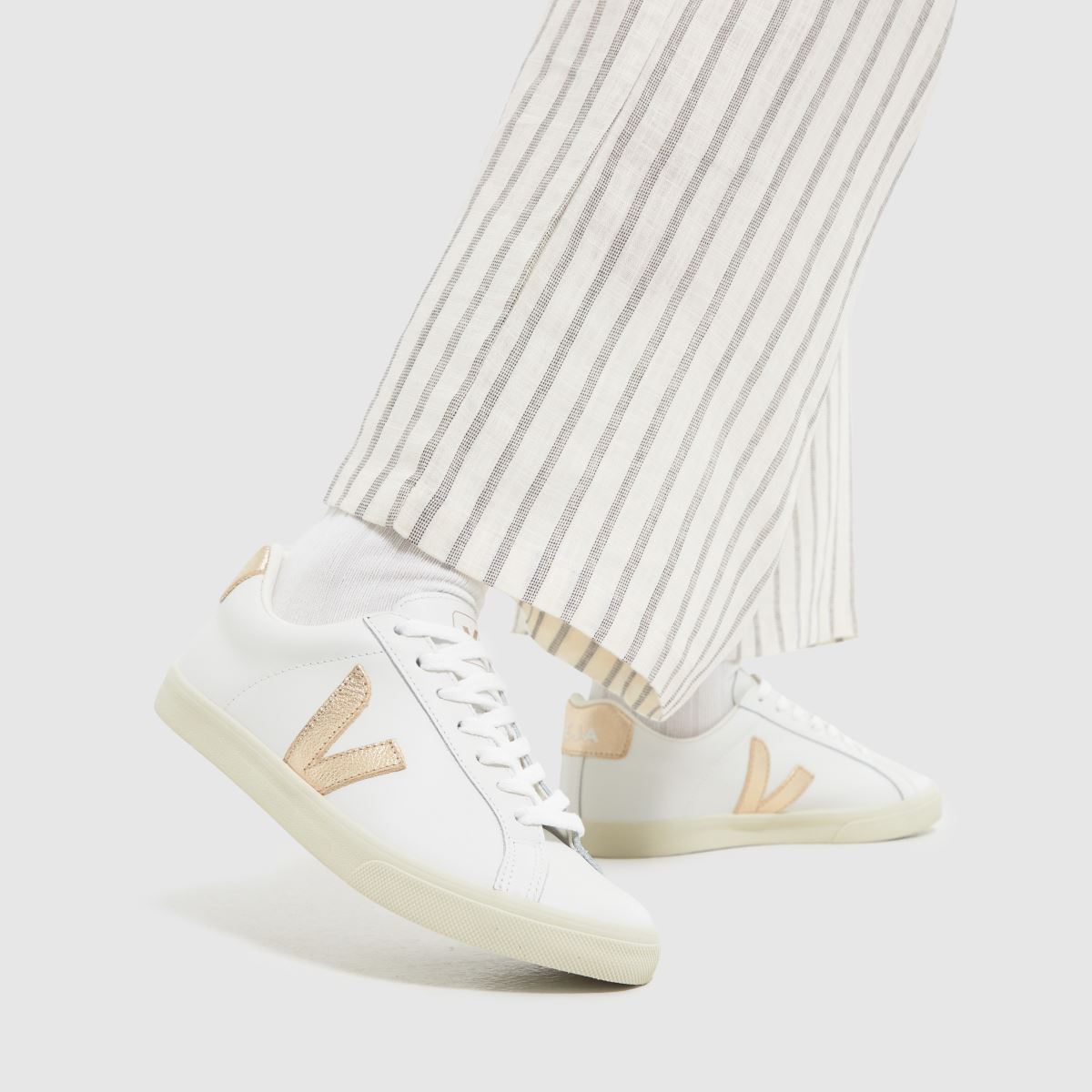 VEJA esplar-sneakers i vitt och guld