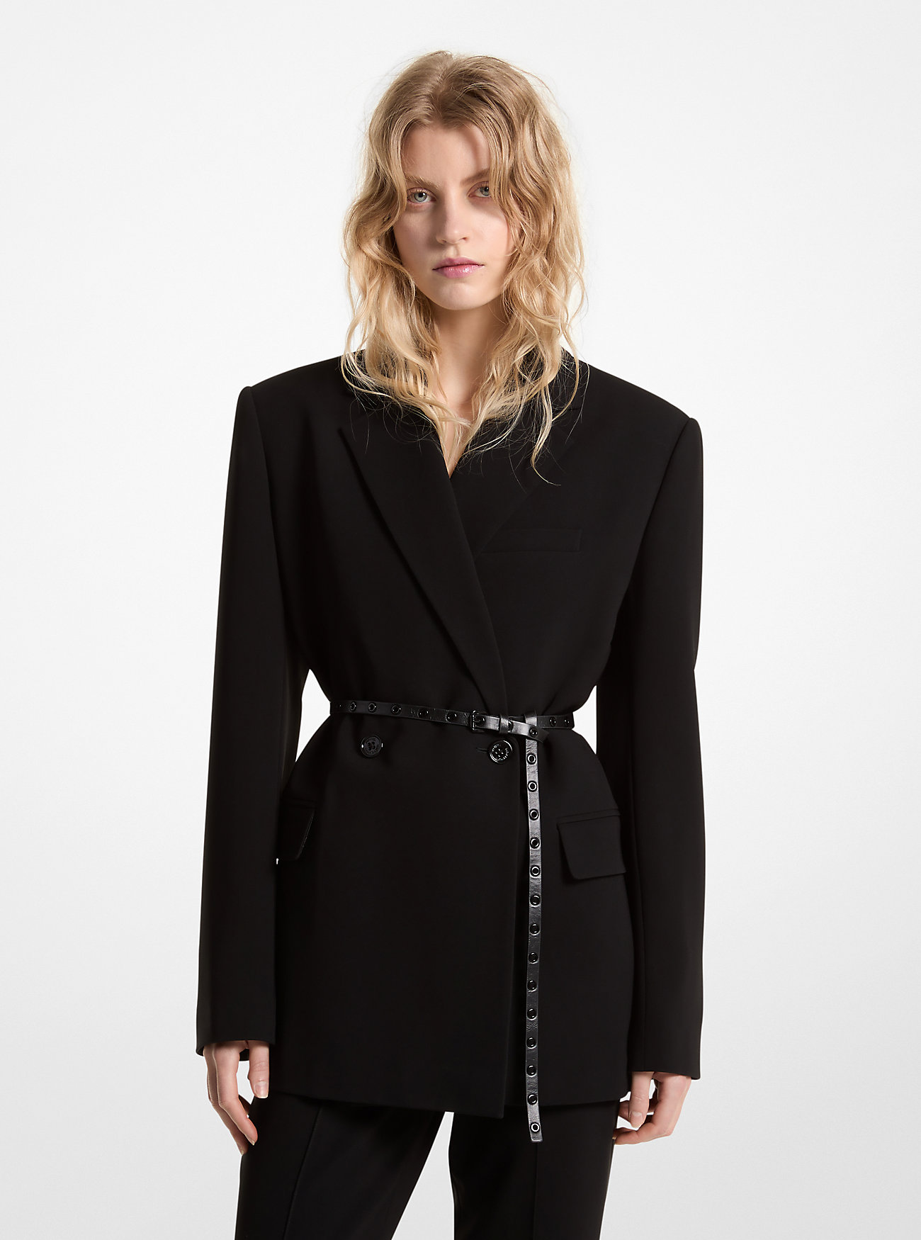 Dobbeltspent blazer i krepp med belte - SVART