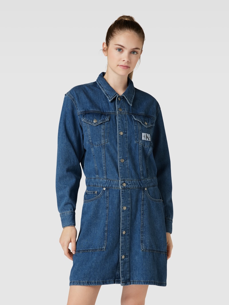 Knielanges Jeanskleid mit Label-Patch Modell 'TRUCKER' in jeans