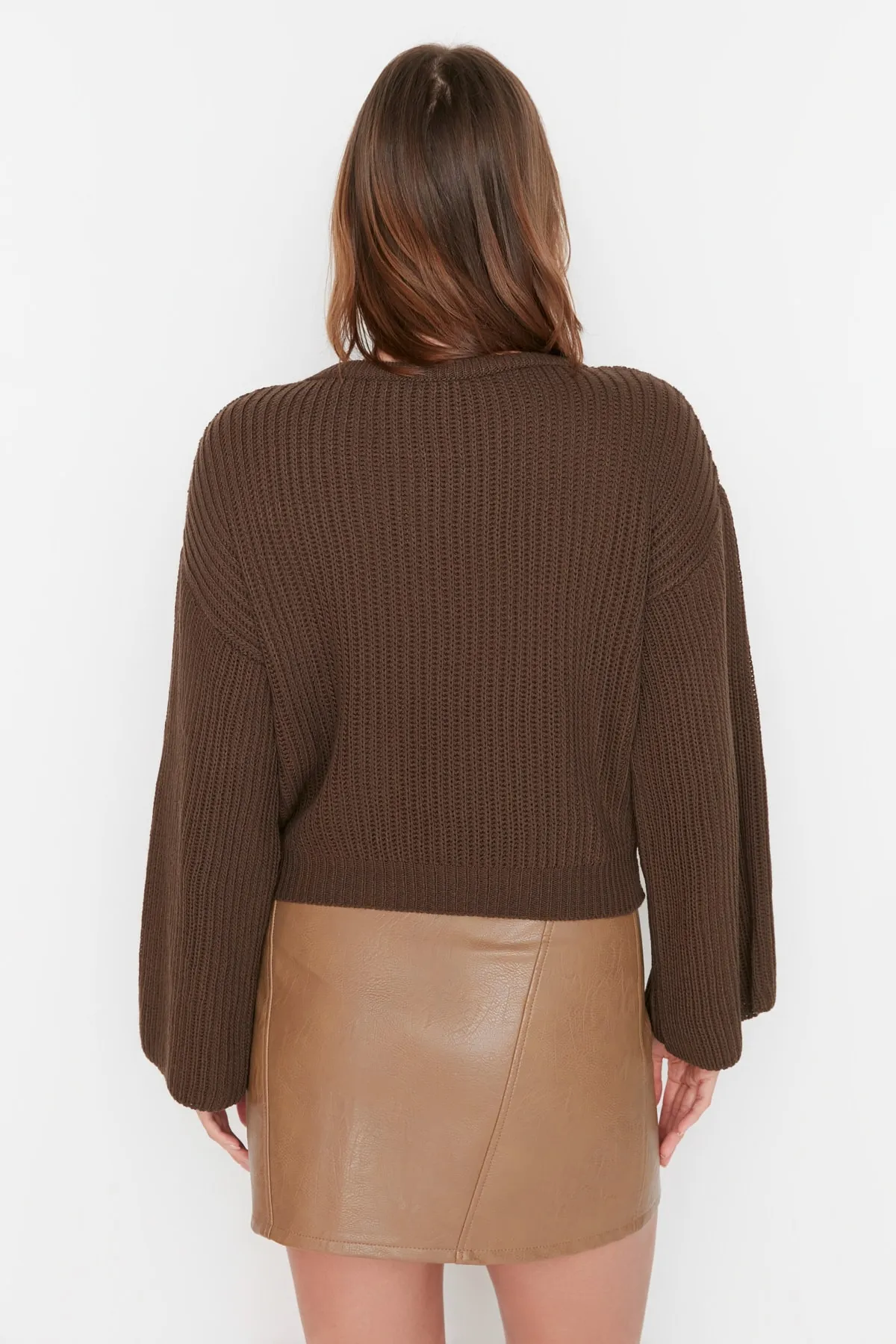 Trendyol Collection  Brauner kurzer Strickpullover mit spanischen Ärmeln TWOAW20KZ0743