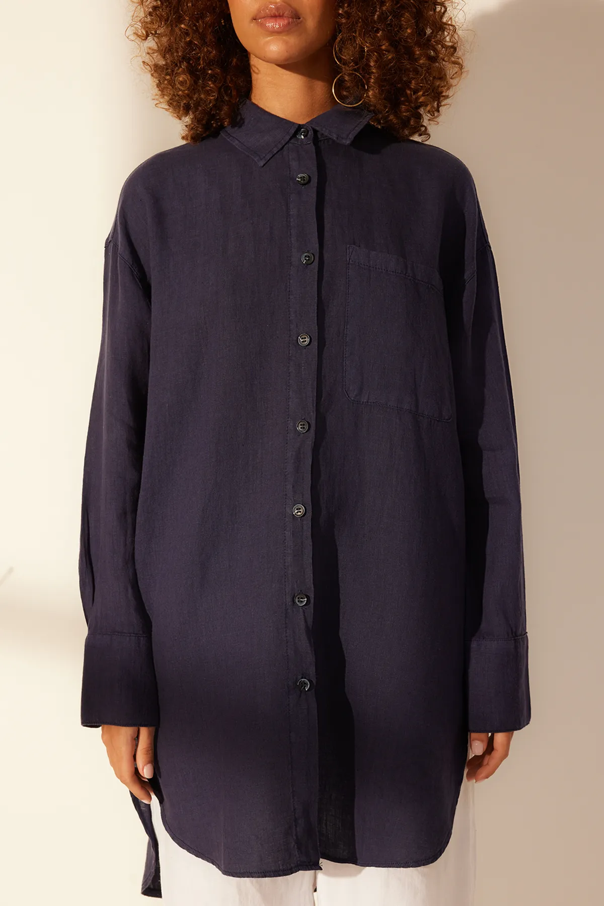 Trendyol Collection  Marineblaues Oversize-Hemd aus 100 % Leinen TWOSS24GO00118