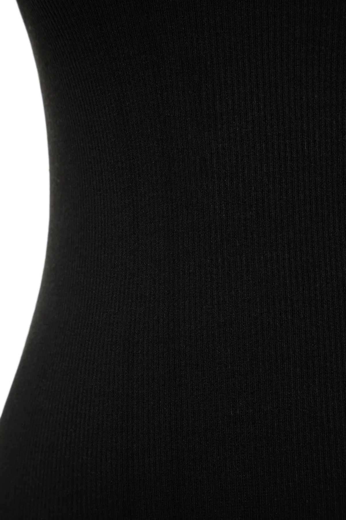 Trendyol Collection  Schwarzes tailliertes Mini-Bleistiftkleid aus geripptem, flexiblem Strick und Rundhalsausschnitt TWOSS19AD0053