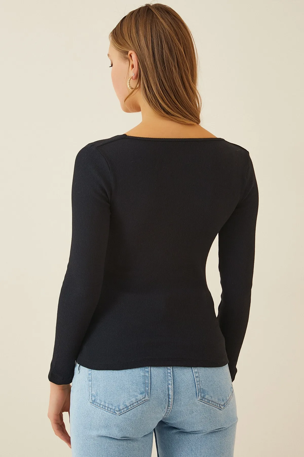 Happiness İstanbul  Schwarze schnurgebundene Strickbluse für Damen mit herzförmigem Ausschnitt GT00100