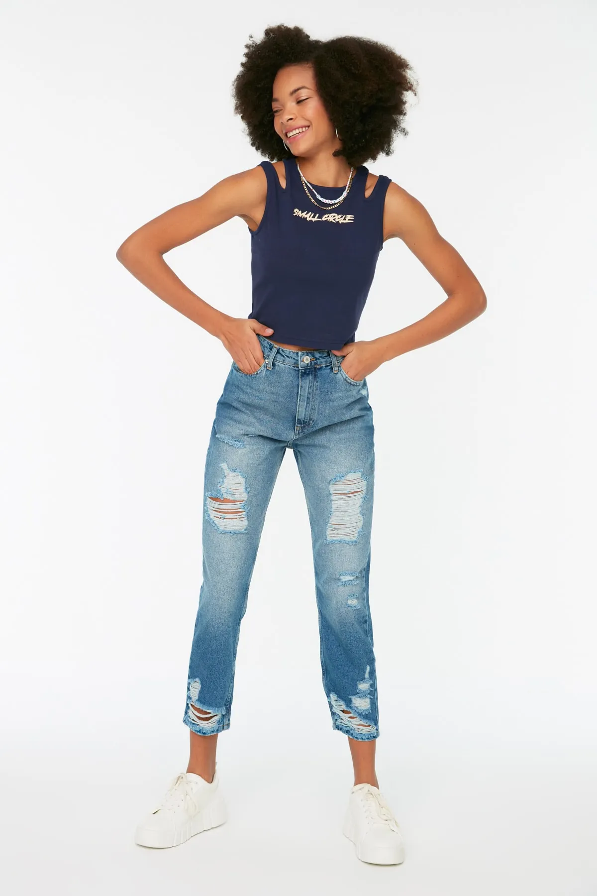 Trendyol Collection  Blaue High Bel Mom-Jeans TWOSS22JE0381