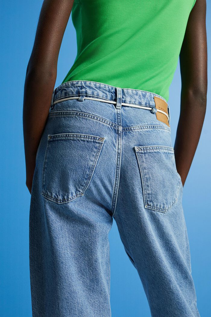 Verkürzte Jeans in Dad-Passform
