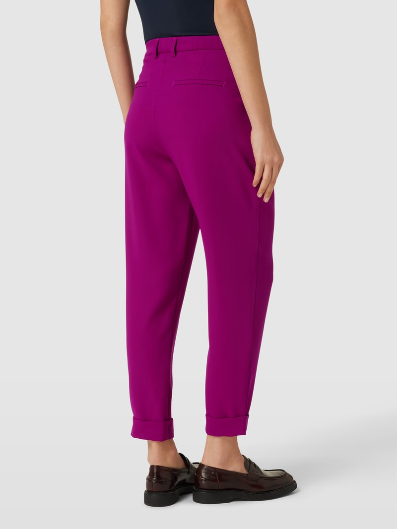 Chino mit Label-Detail in lila