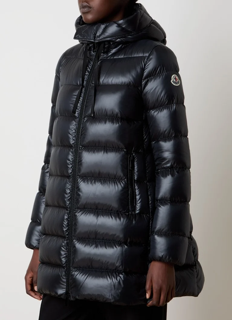 Moncler Suyen -tikkaustakki untuvatäytteellä ja hupulla