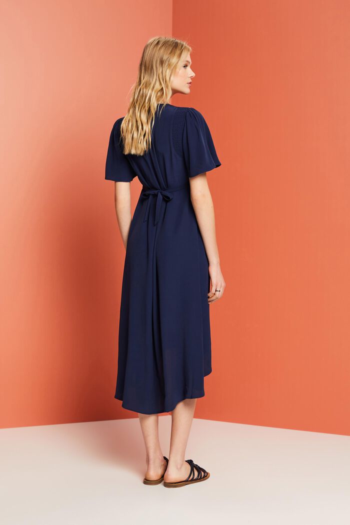Midikleid mit fixiertem Bindegürtel