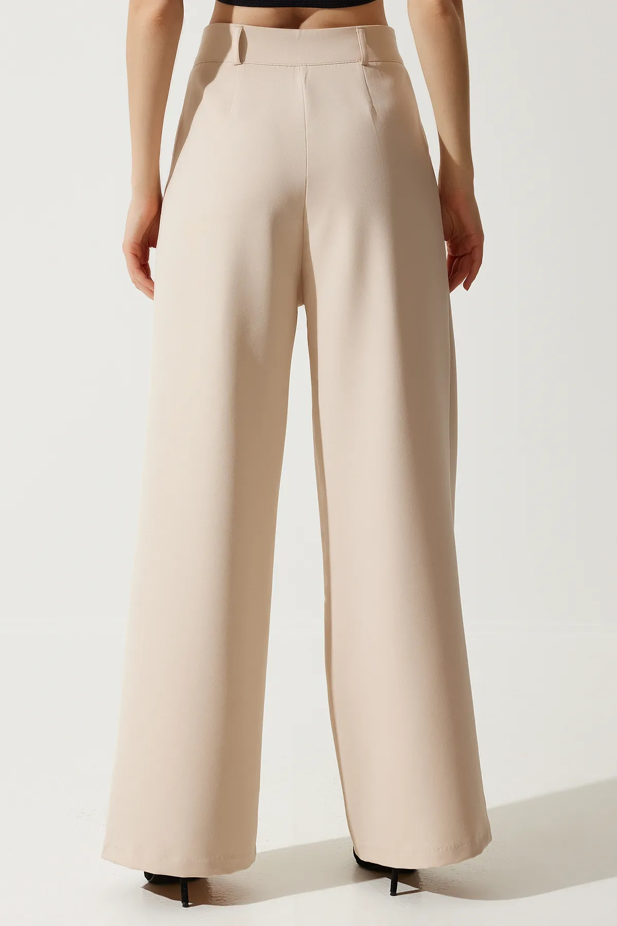 Happiness İstanbul  Cremefarbene, maskuline Webhose mit weitem Bein für Damen HG00001