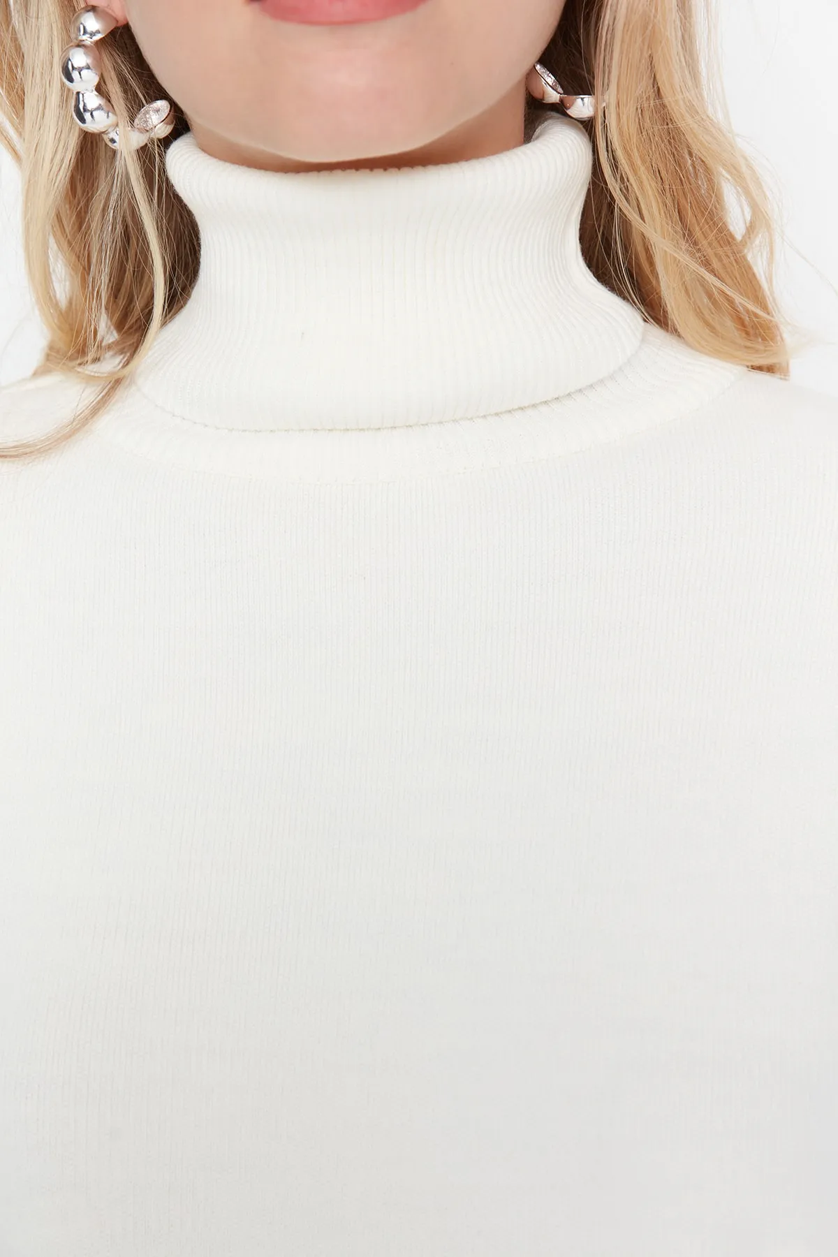 Trendyol Collection  Ecrufarbener Basic-Strickpullover mit weiter Passform TWOAW23KZ00206