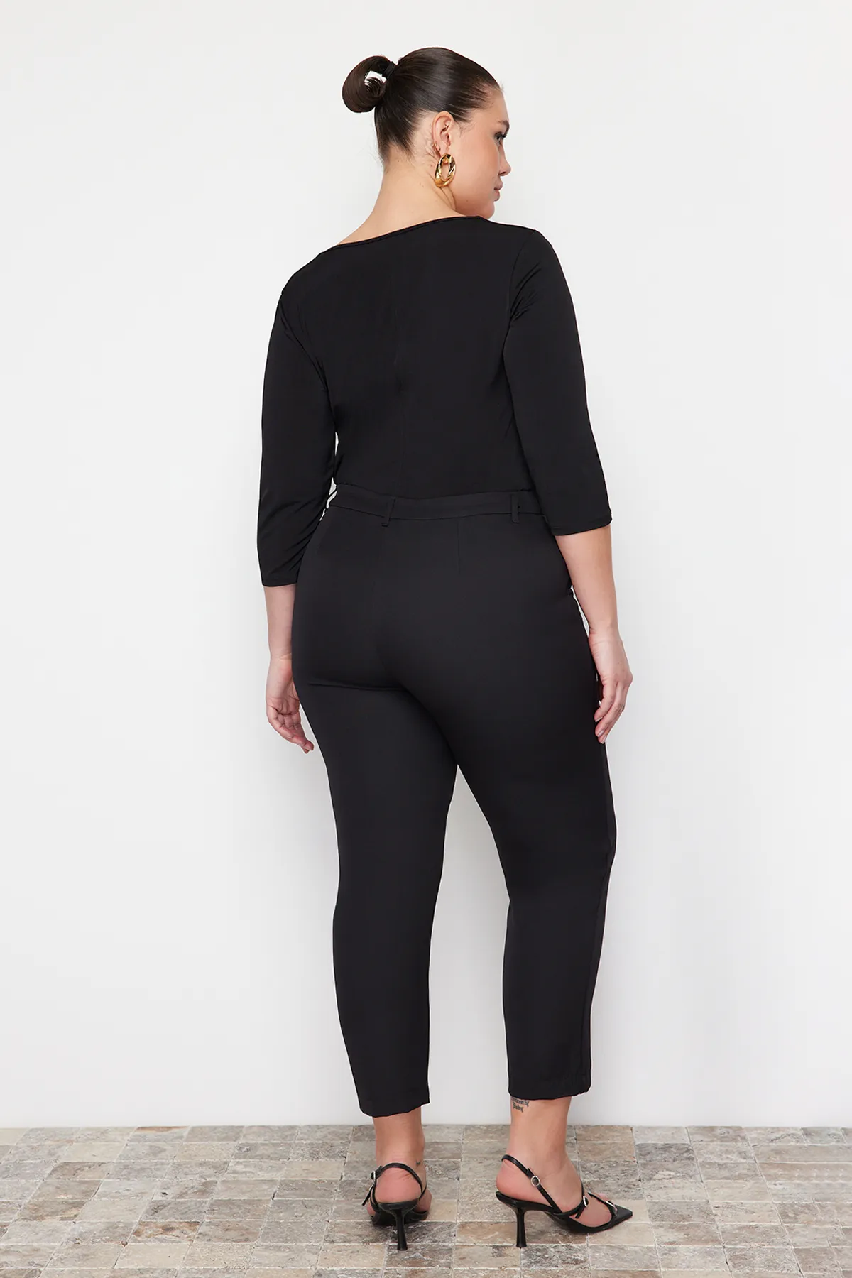 Trendyol Curve  Schwarze gewebte Hose TBBAW23AR00020