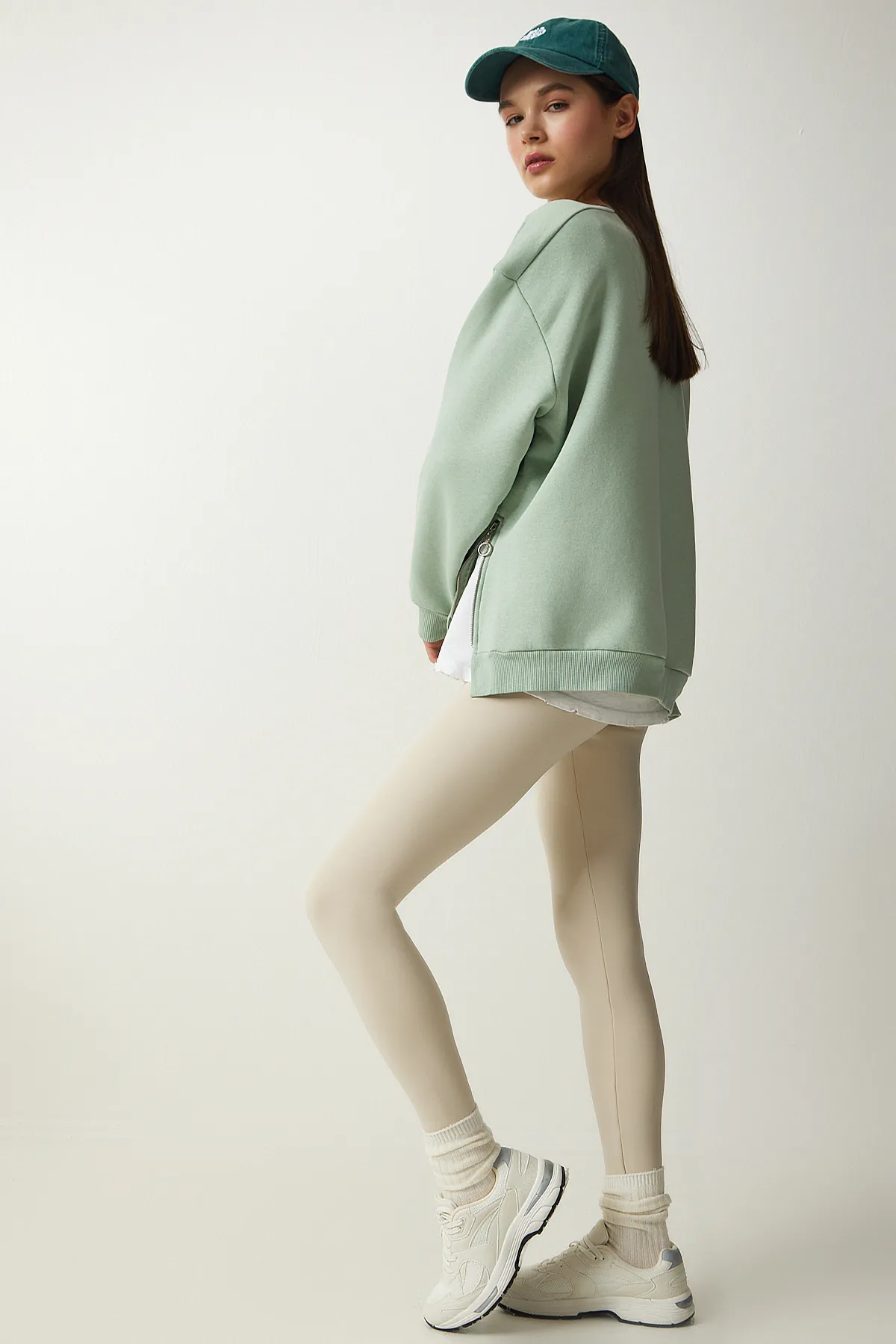 Happiness İstanbul  Aquagrünes Damen-Sweatshirt mit Reißverschluss und hohem Kragen UB00148