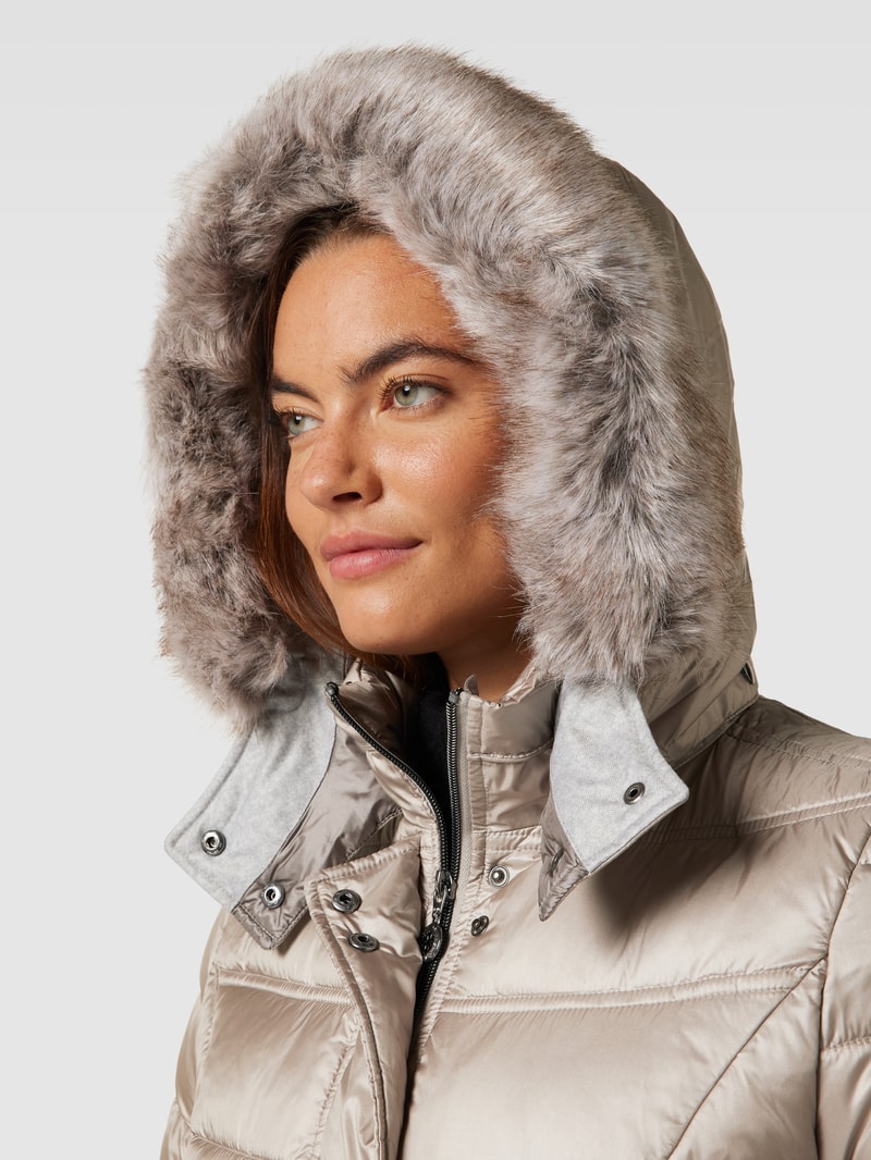 Steppjacke mit Kapuze in beige