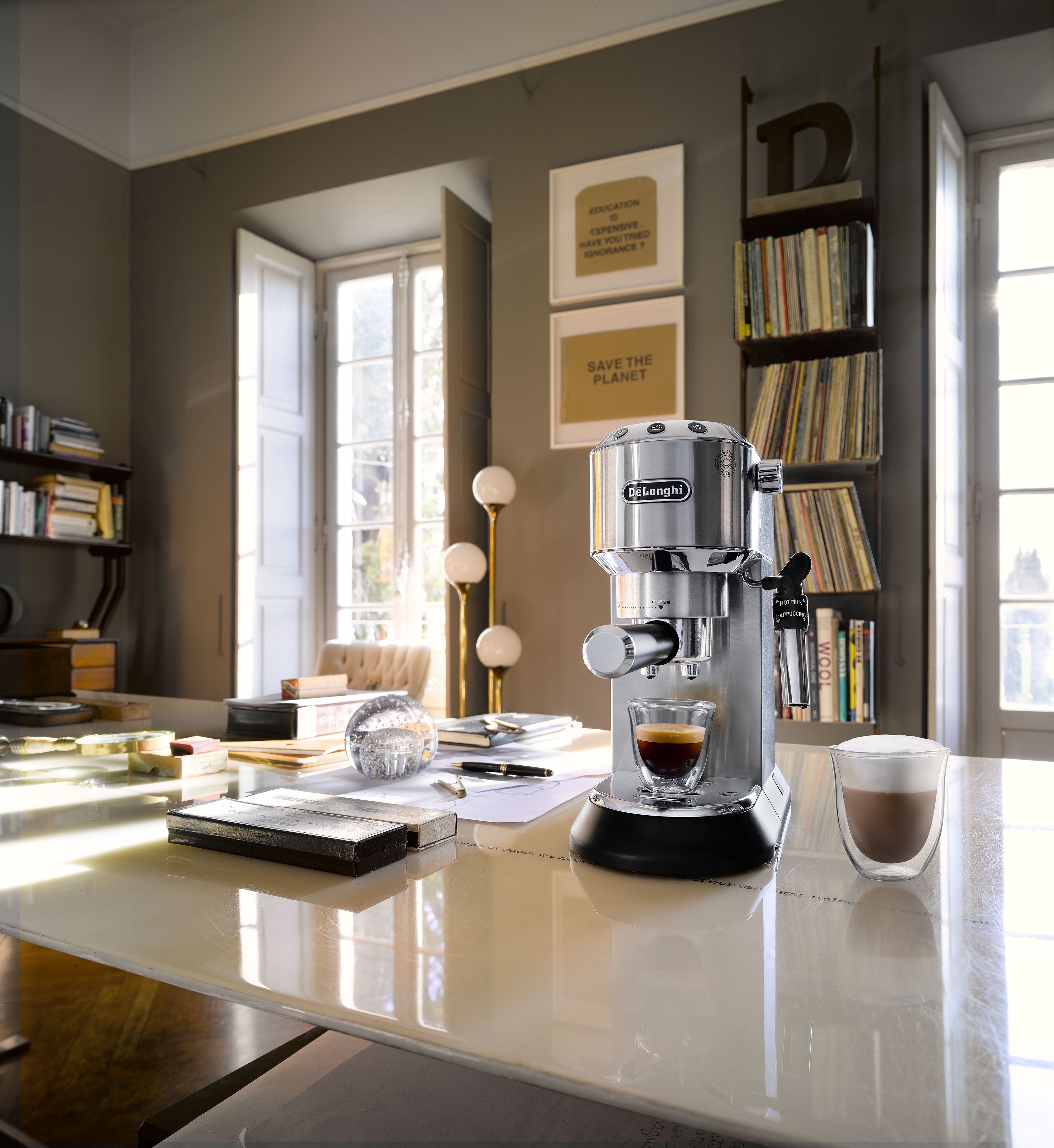 De'Longhi Siebträgermaschine ECKG6821.M, inkl. Kaffeemühle, Tamper, Abschlagbox+ Kännchen