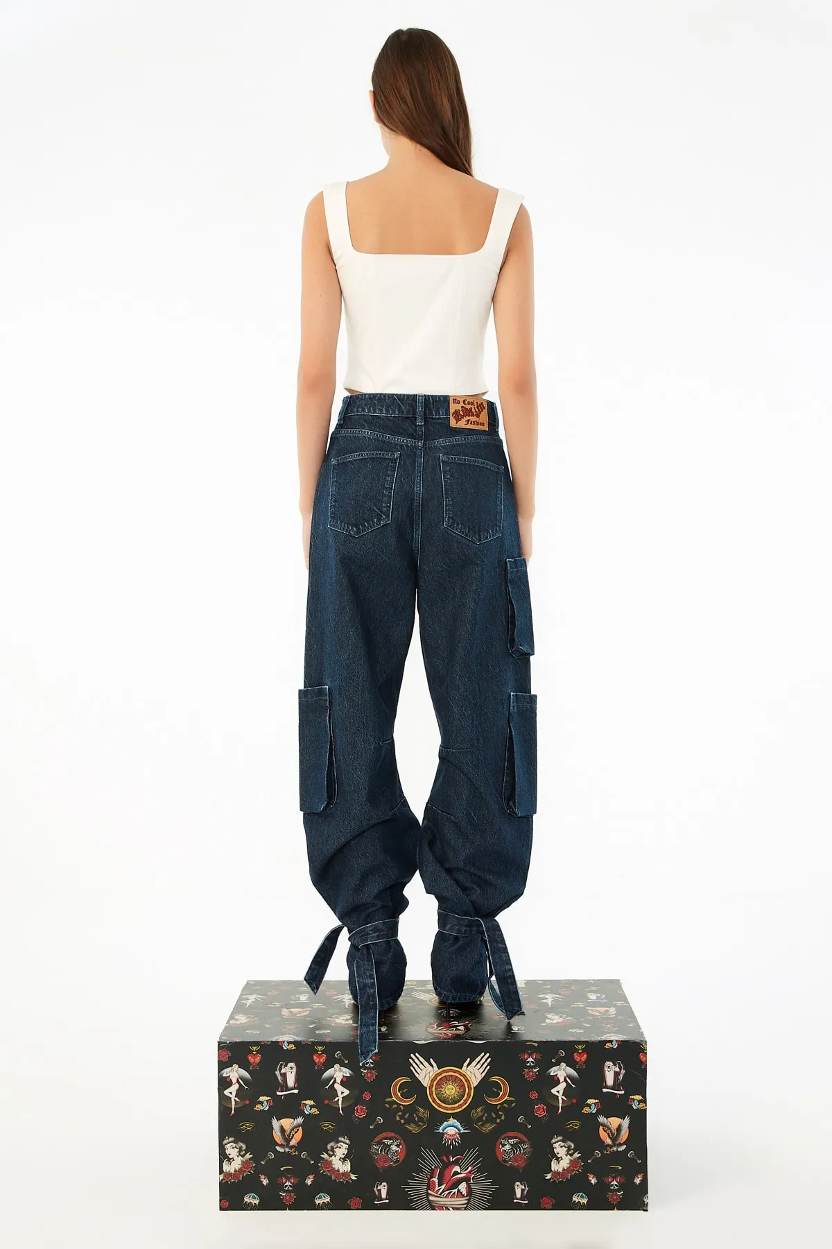 Trendyol Collection  X Zeynep Tosun – Blaue Cargo-Jeans mit Krawattendetail TPRSS22JE0611
