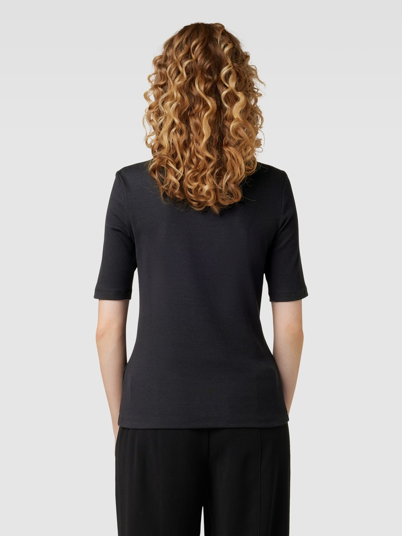 T-Shirt in Feinripp-Optik in schwarz