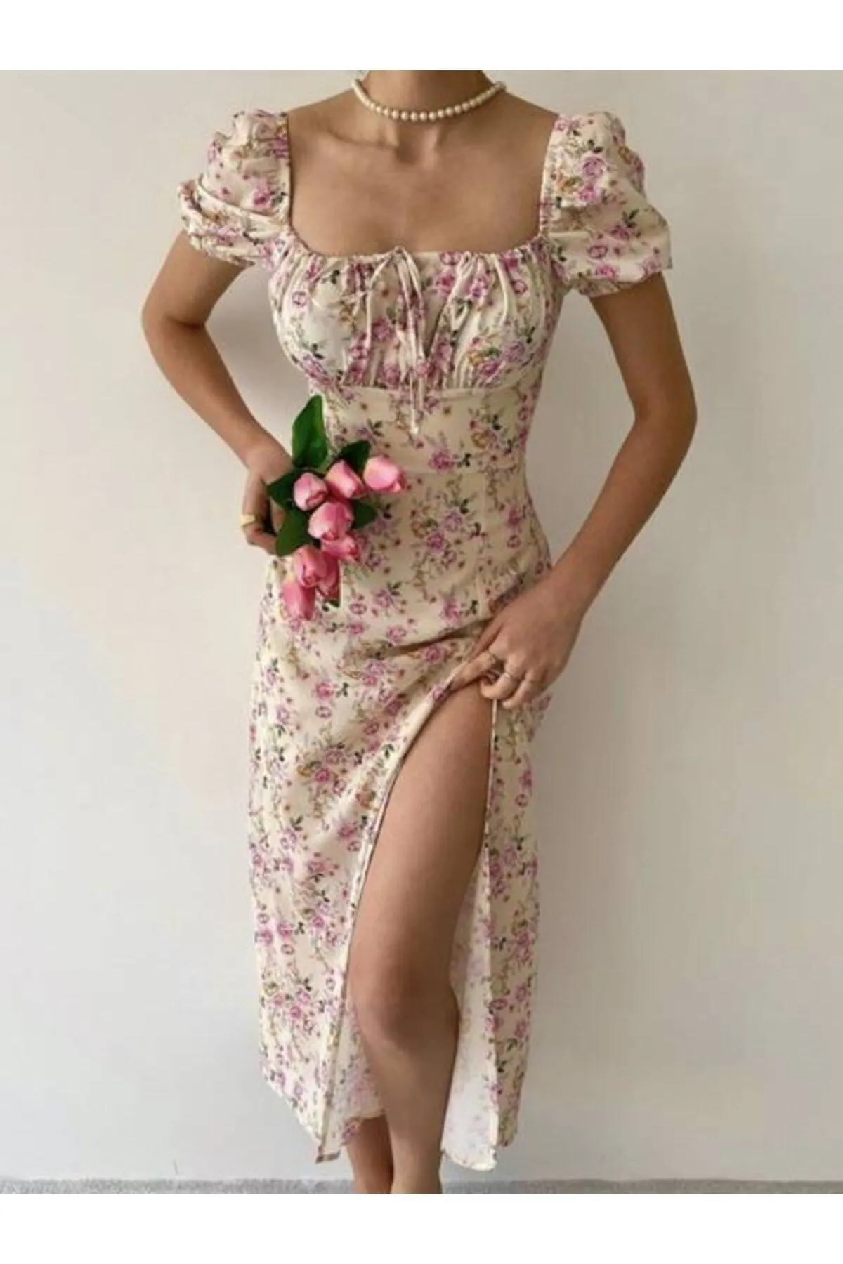 BENDİSTAR BUTİK  Gelbes, mehrfarbiges Premium-Midikleid für Damen mit Blumenmuster, quadratischem Kragen, gefüttertem Schlitz