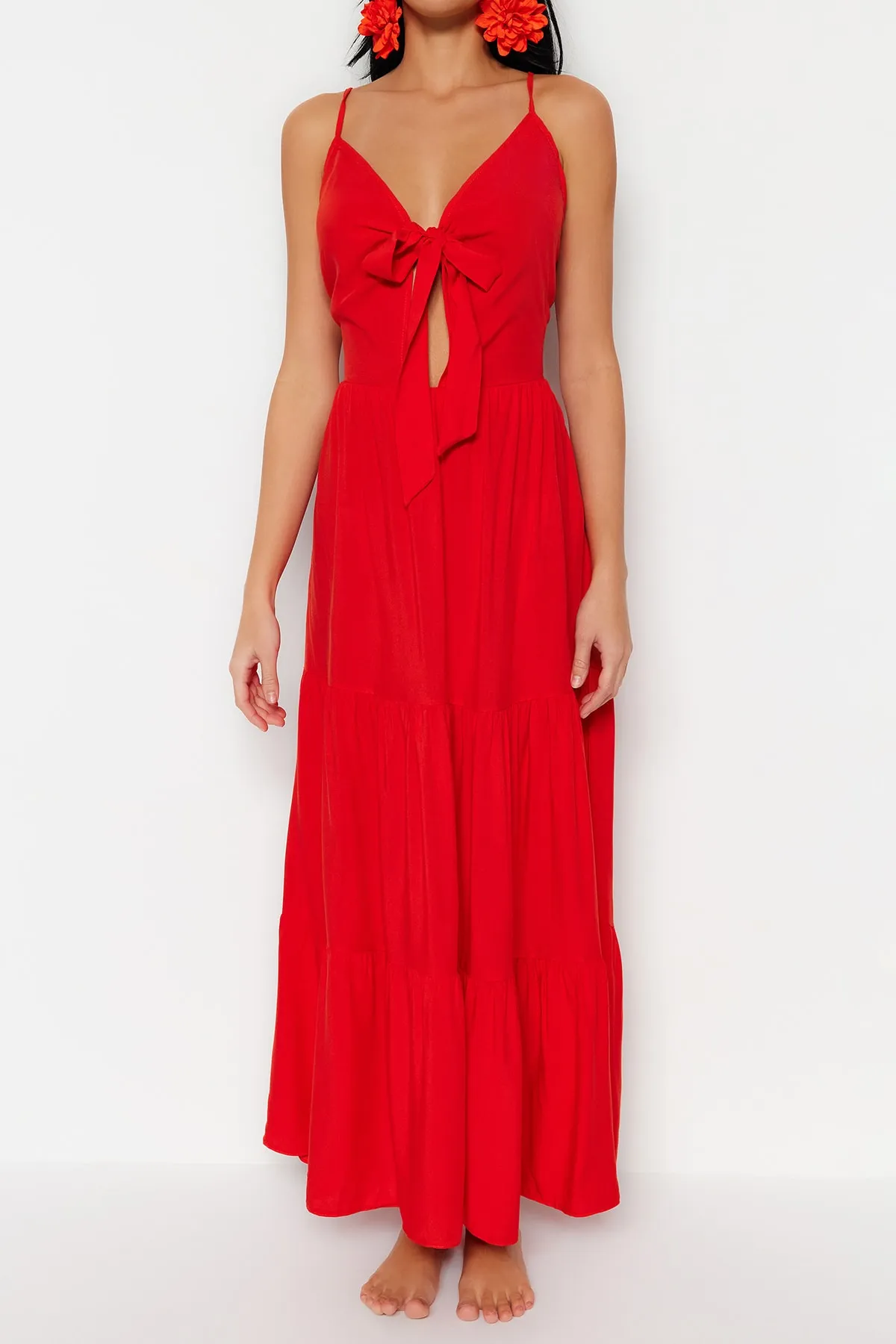 Trendyol Collection  Rotes, gewebtes, rückenfreies Maxi-Strandkleid TBESS23EL00193