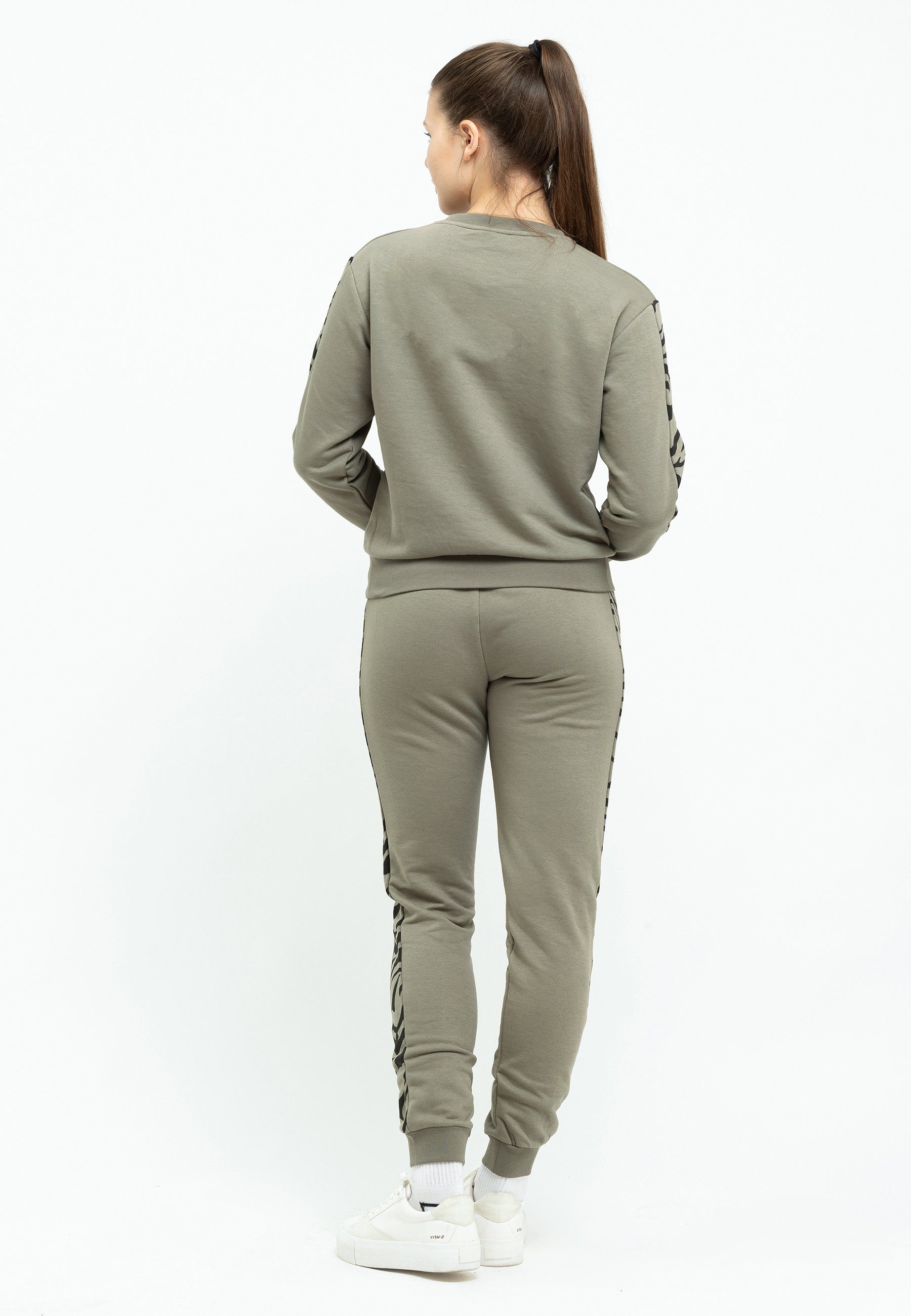 Tom Barron Freizeitanzug TOM BARRON WOMEN REGULAR FIT ZEBRA PATTERN SWEATSHIRT AND PANT SET, mit modernem Design