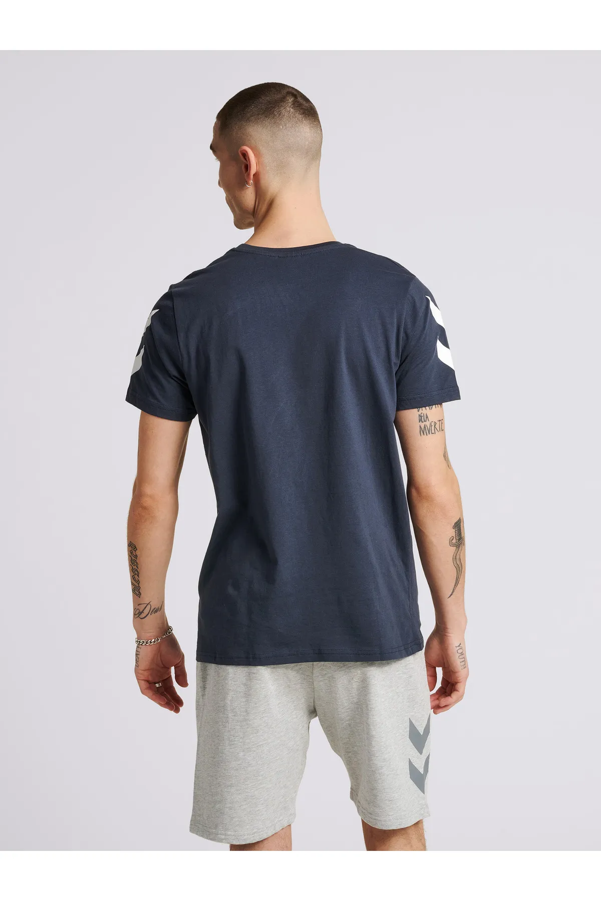 hummel  hmlLEGACY CHEVRON T-SHIRT