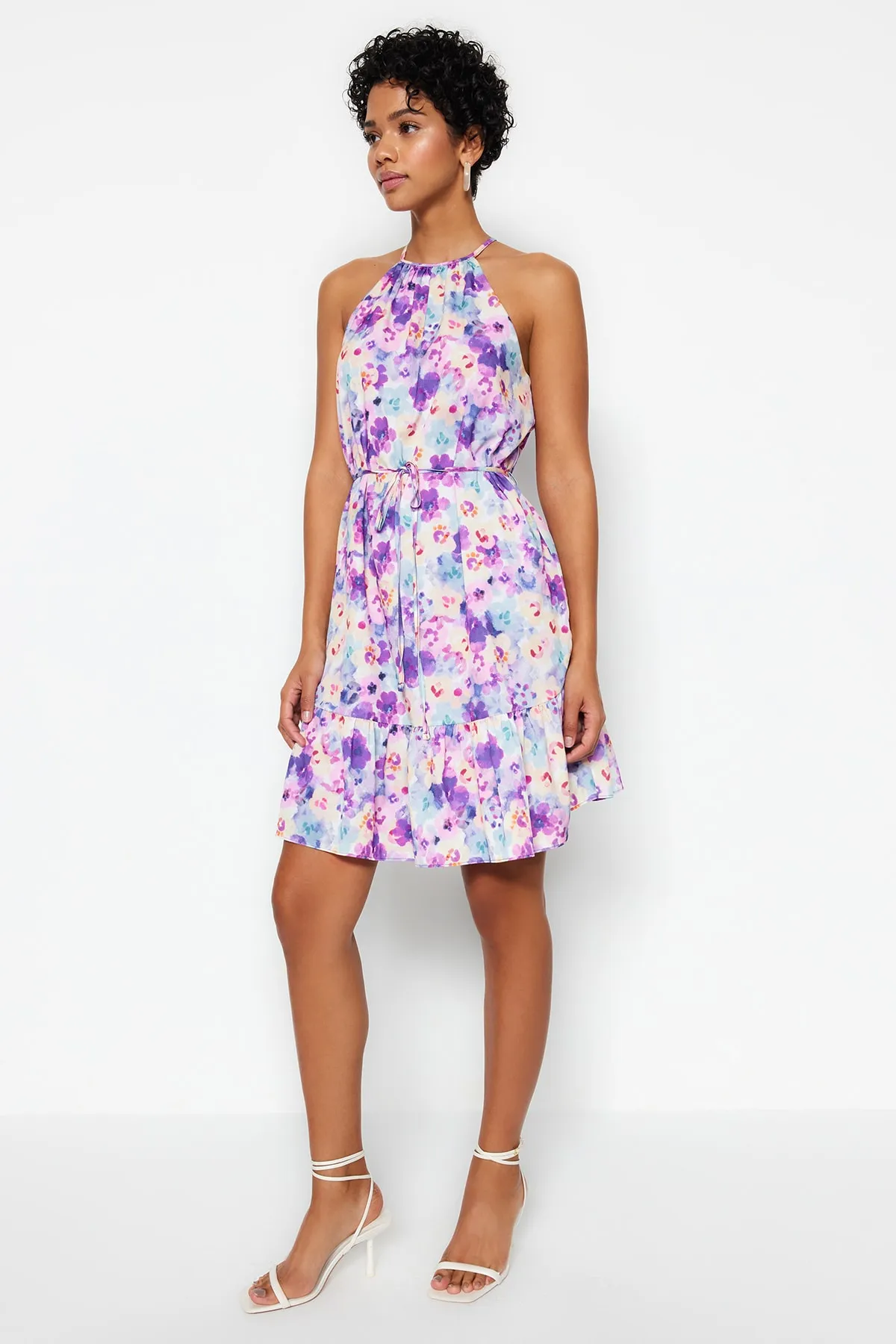 Trendyol Collection  Lilafarbenes, florales A-Linien-Minikleid aus Webstoff mit Bindedetail TWOSS22EL00666