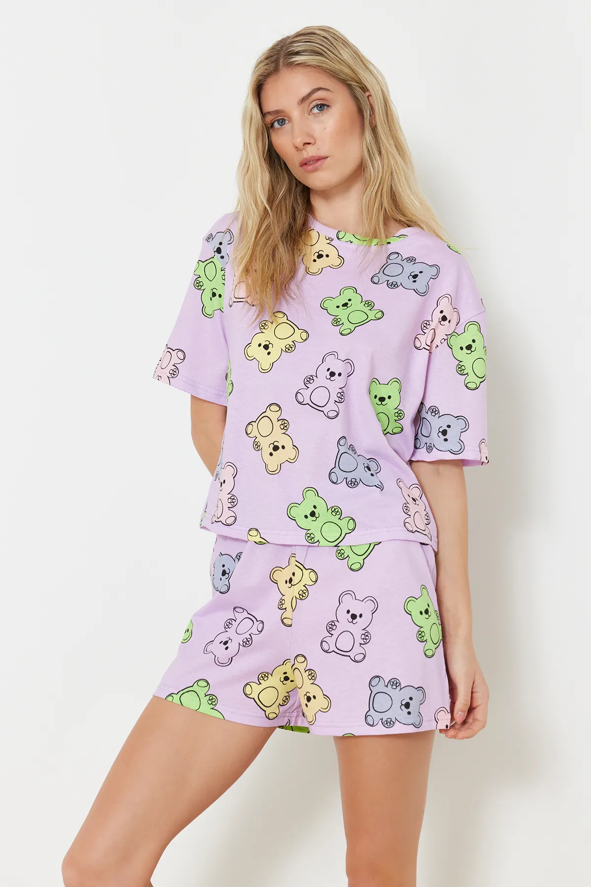 Trendyol Collection  Lilafarbenes, mehrfarbiges Strick-Pyjama-Set aus 100 % Baumwolle mit Teddybär-Muster THMSS24PT00072