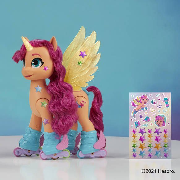 Hasbro Spielfigur My Little Pony, A New Generation - Sing- und Skatespaß Sunny Starscout, mit Sound, leuchtendem Horn und bewegl. Flügeln
