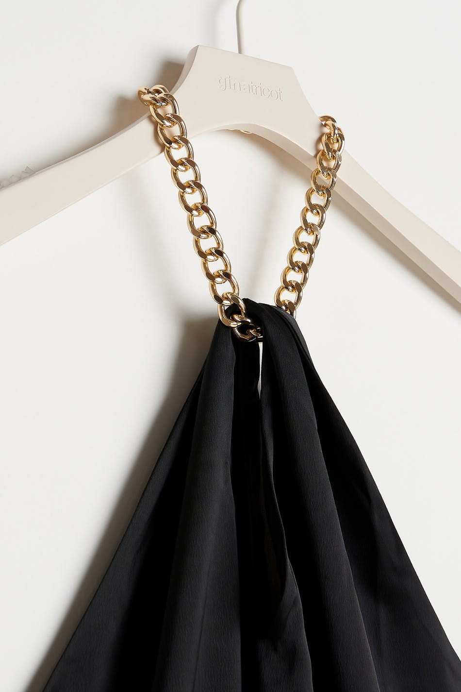 Amber chain top