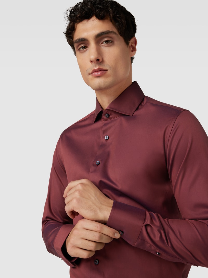 Premium Shirt mit Haifischkragen in bordeaux rot
