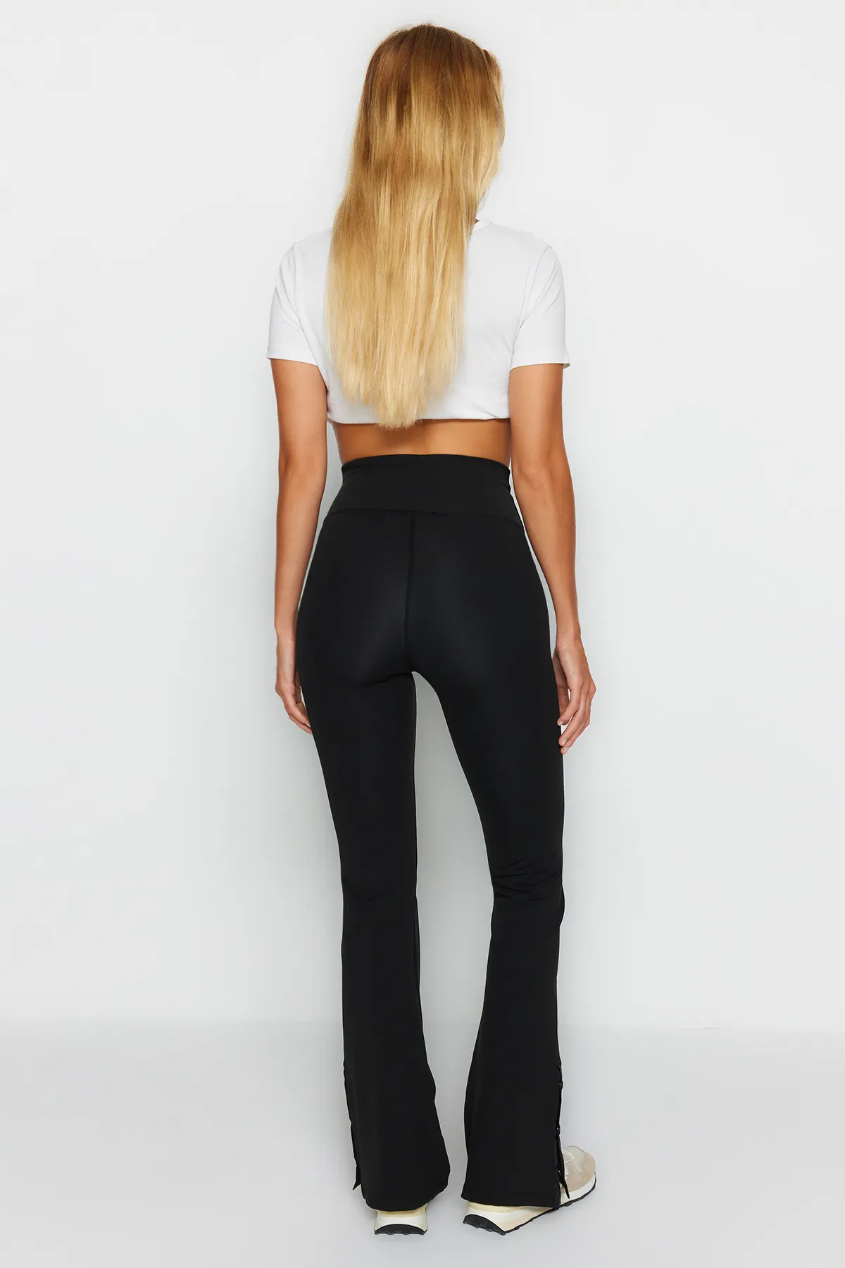 Trendyol Collection  Schwarze Recovery-Beinstollen, detaillierte spanische Bein-Yoga-Strick-Sport-Leggings THMAW24TY00015