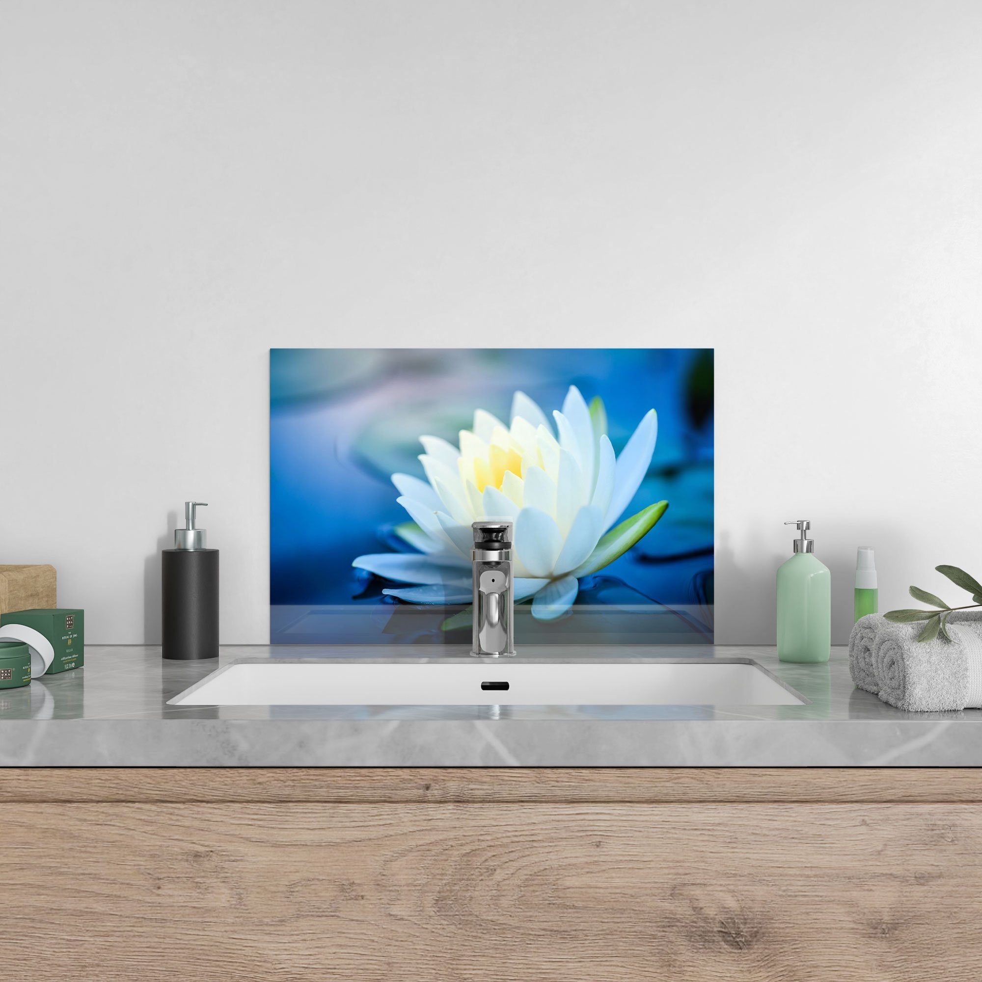 DEQORI Küchenrückwand 'Lotusblüte im Wasser', Glas Spritzschutz Badrückwand Herdblende