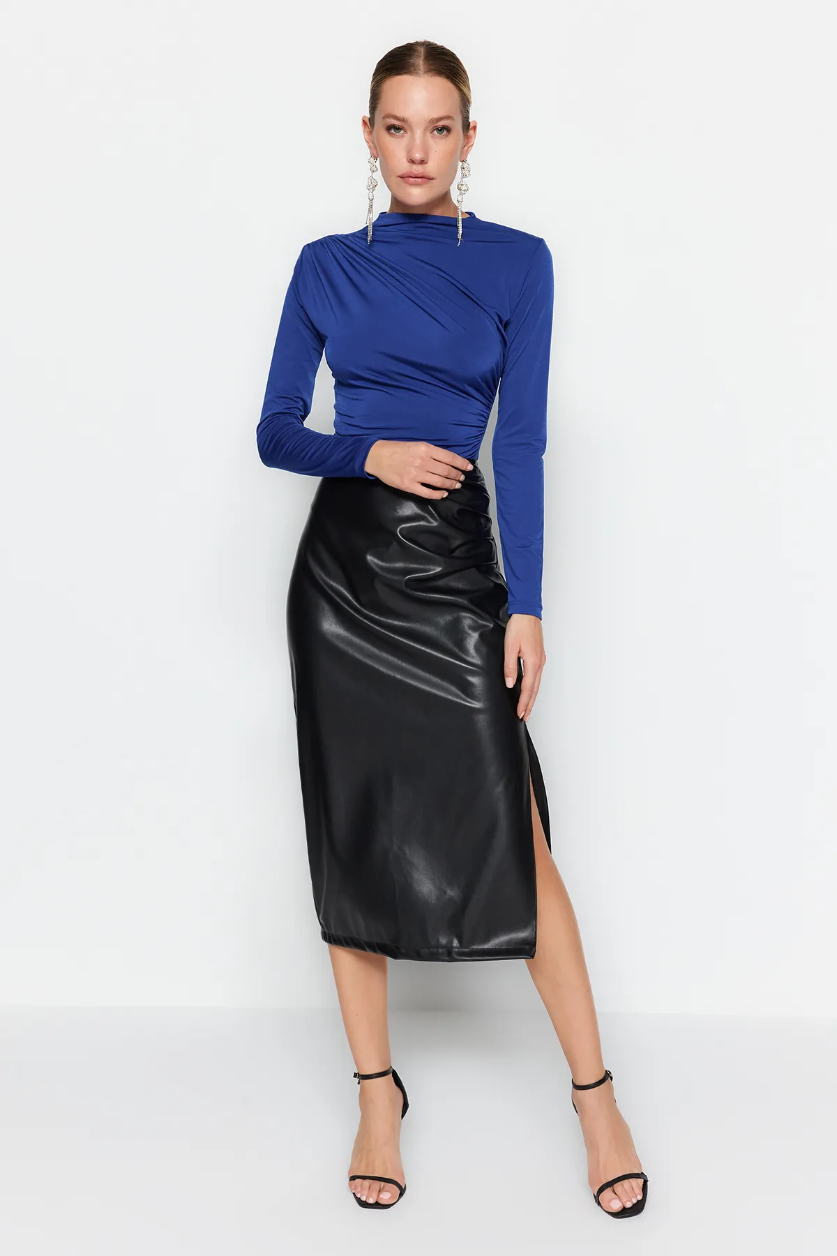 Trendyol Collection  Saks Body mit sitzendem Kragen und detailliertem Body TPRAW24BD00008