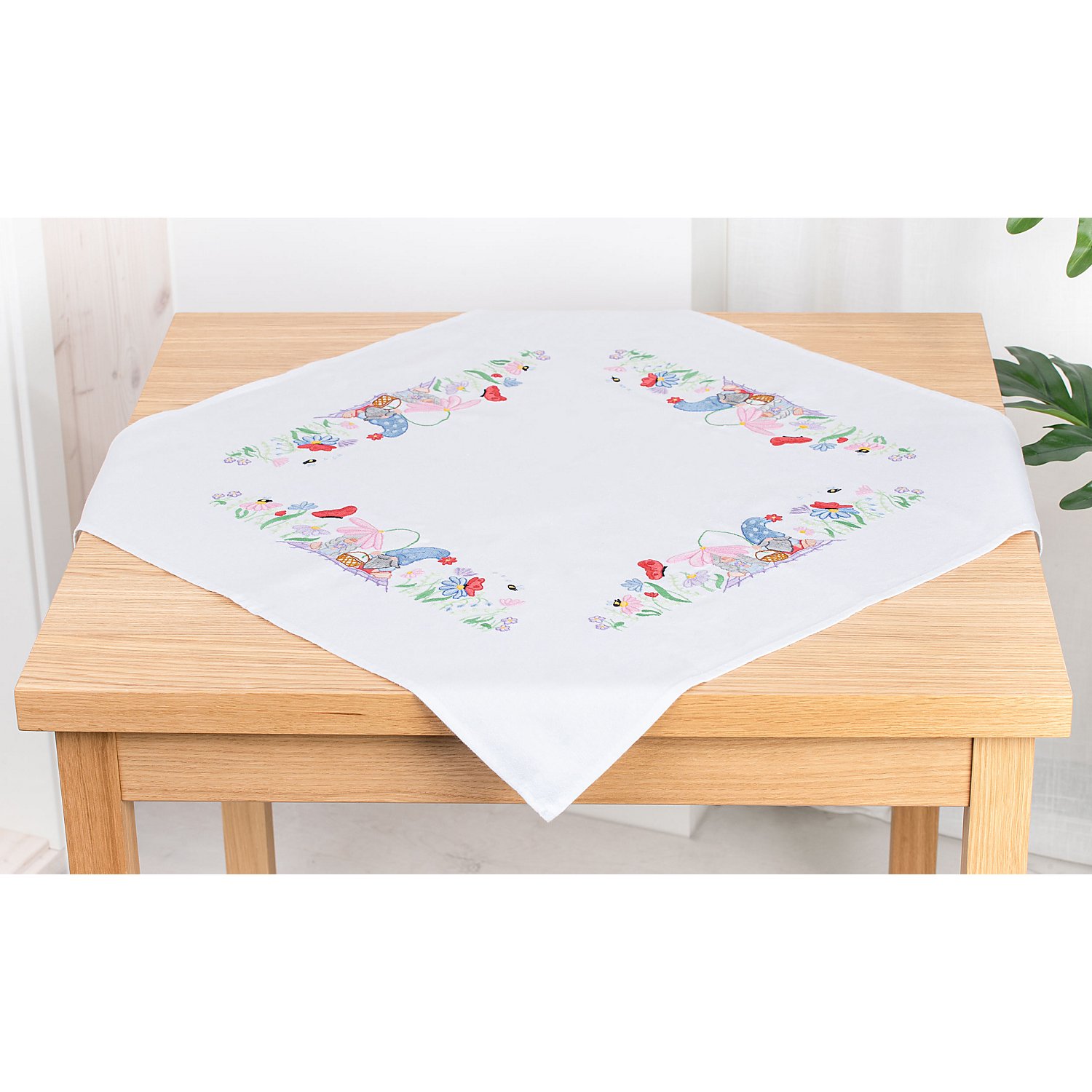 buttinette Stickmitteldecke 
