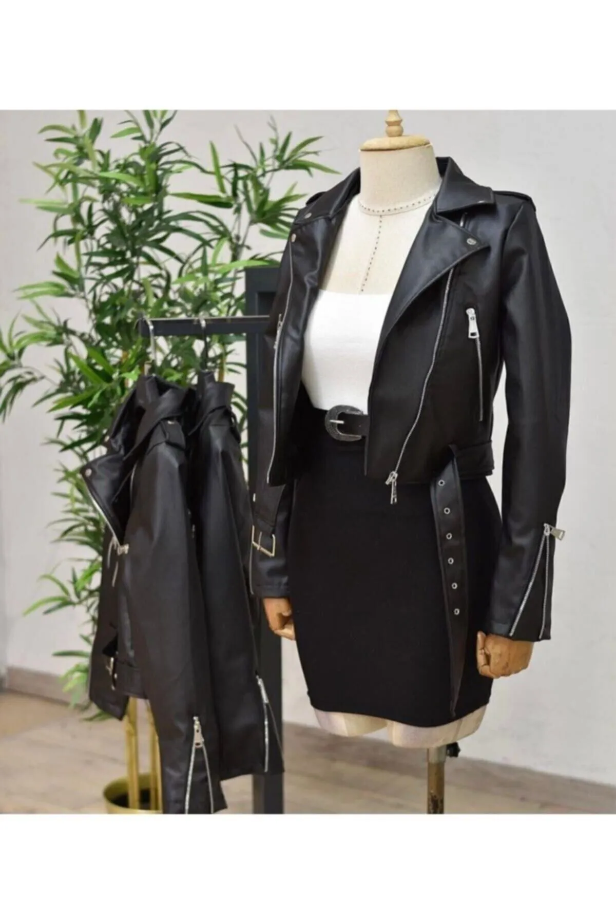 Mila Still  Schwarze Kunstlederjacke für Damen