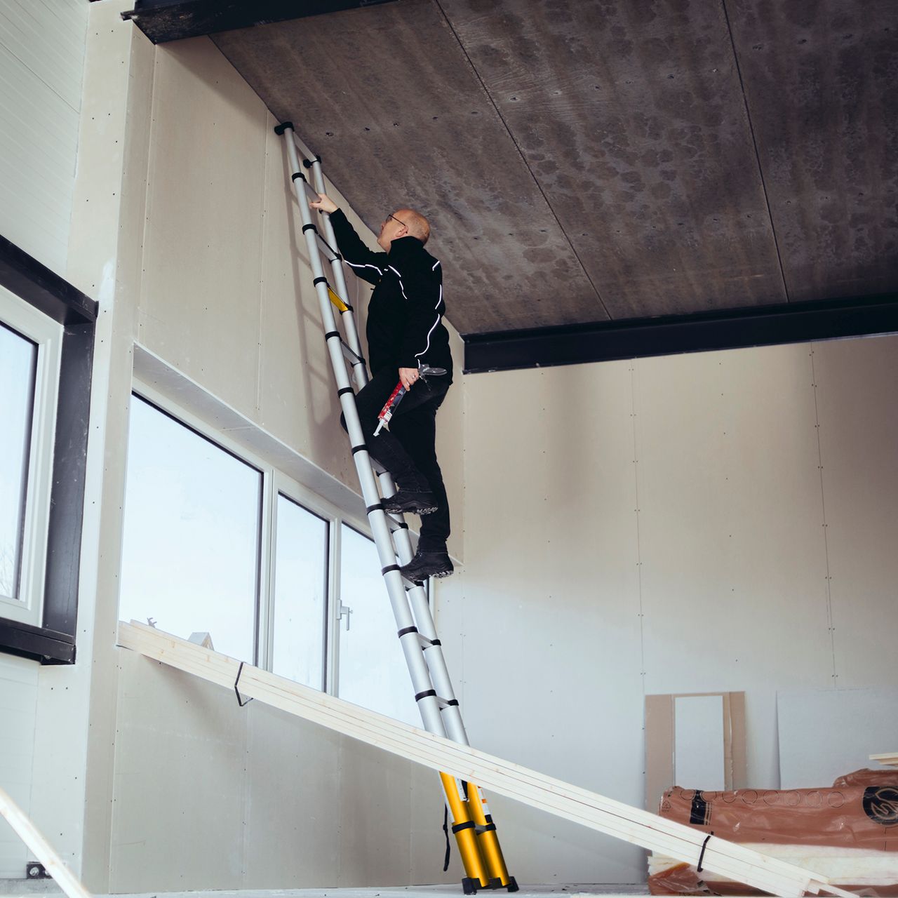 Batavia JCB Professional Teleskopleiter 3.81 m - 13 Sprossenmit breiten Sprossen und Winkelindikator